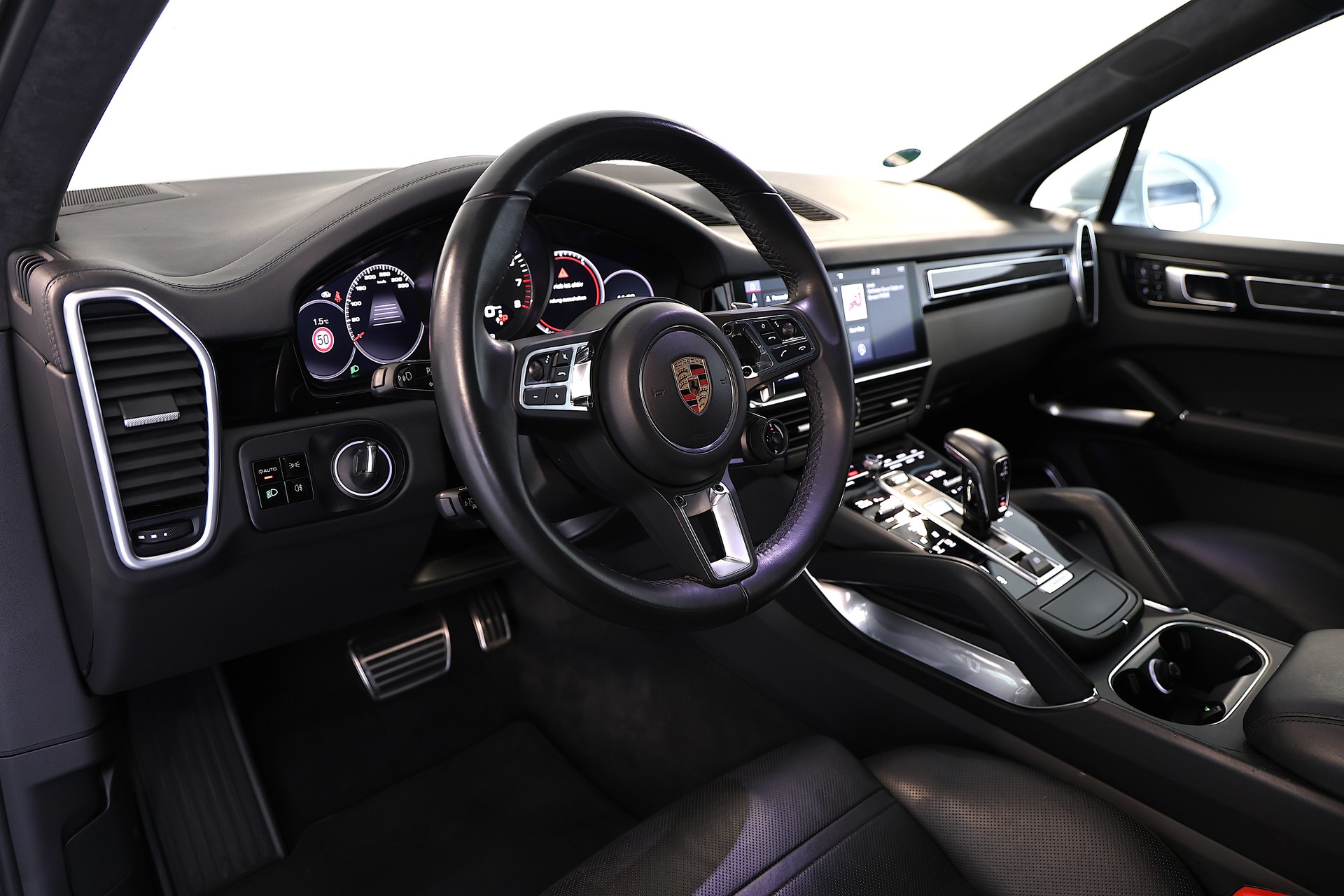 PORSCHE Cayenne Turbo-image-8