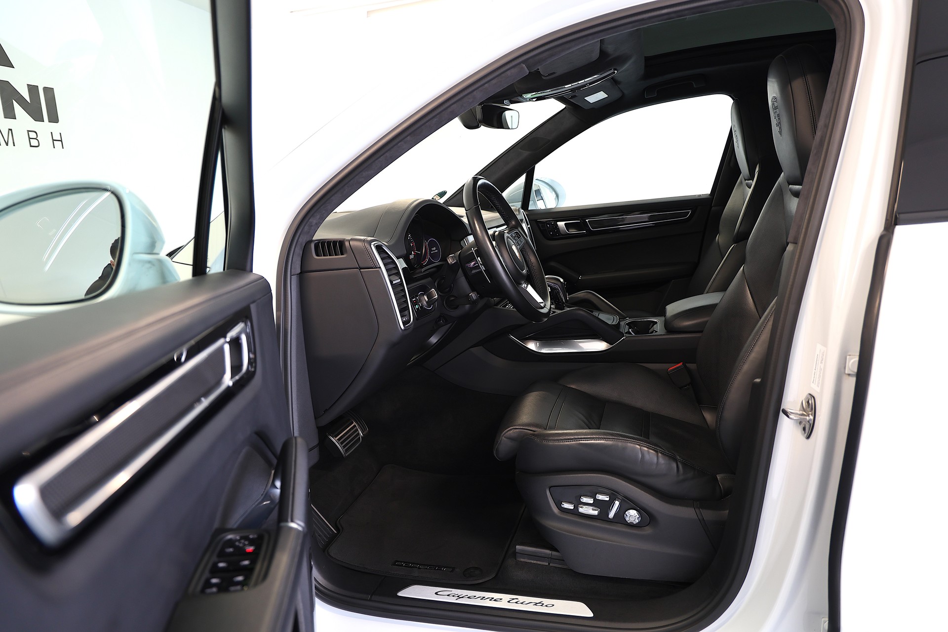 PORSCHE Cayenne Turbo-image-6
