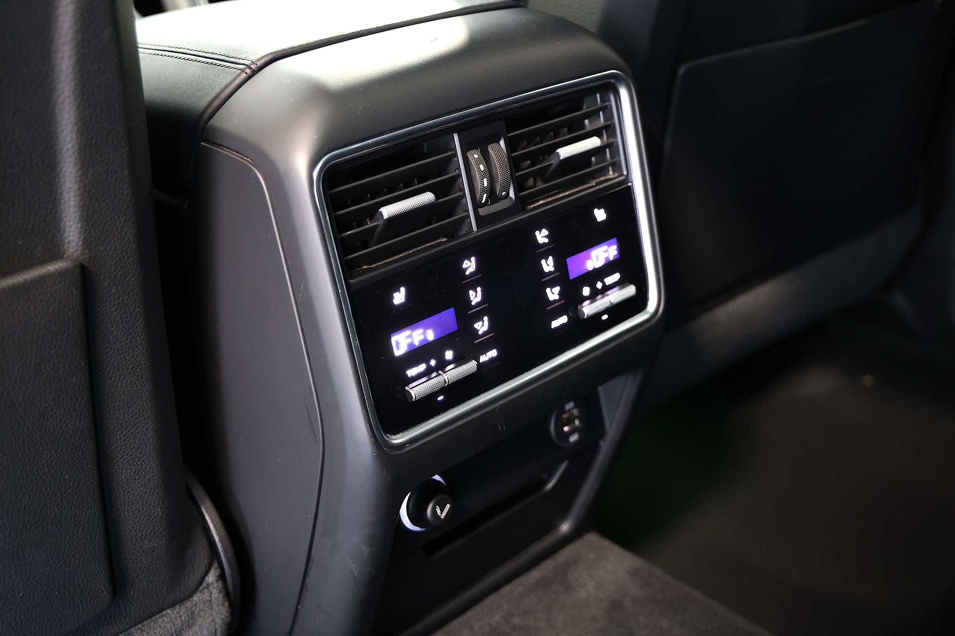 PORSCHE Cayenne Turbo-image-19