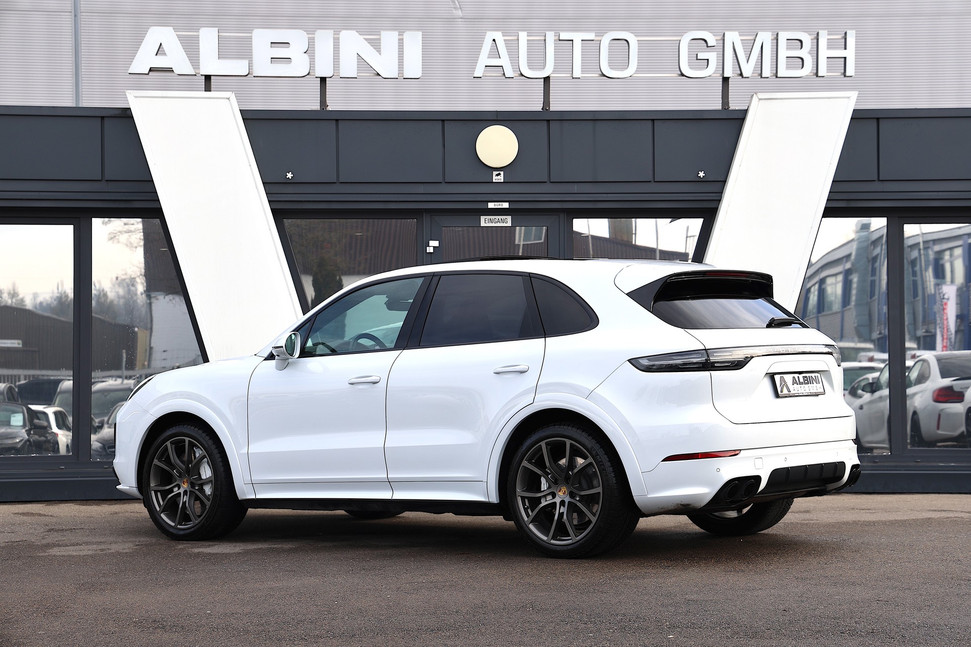 PORSCHE Cayenne Turbo-image-4