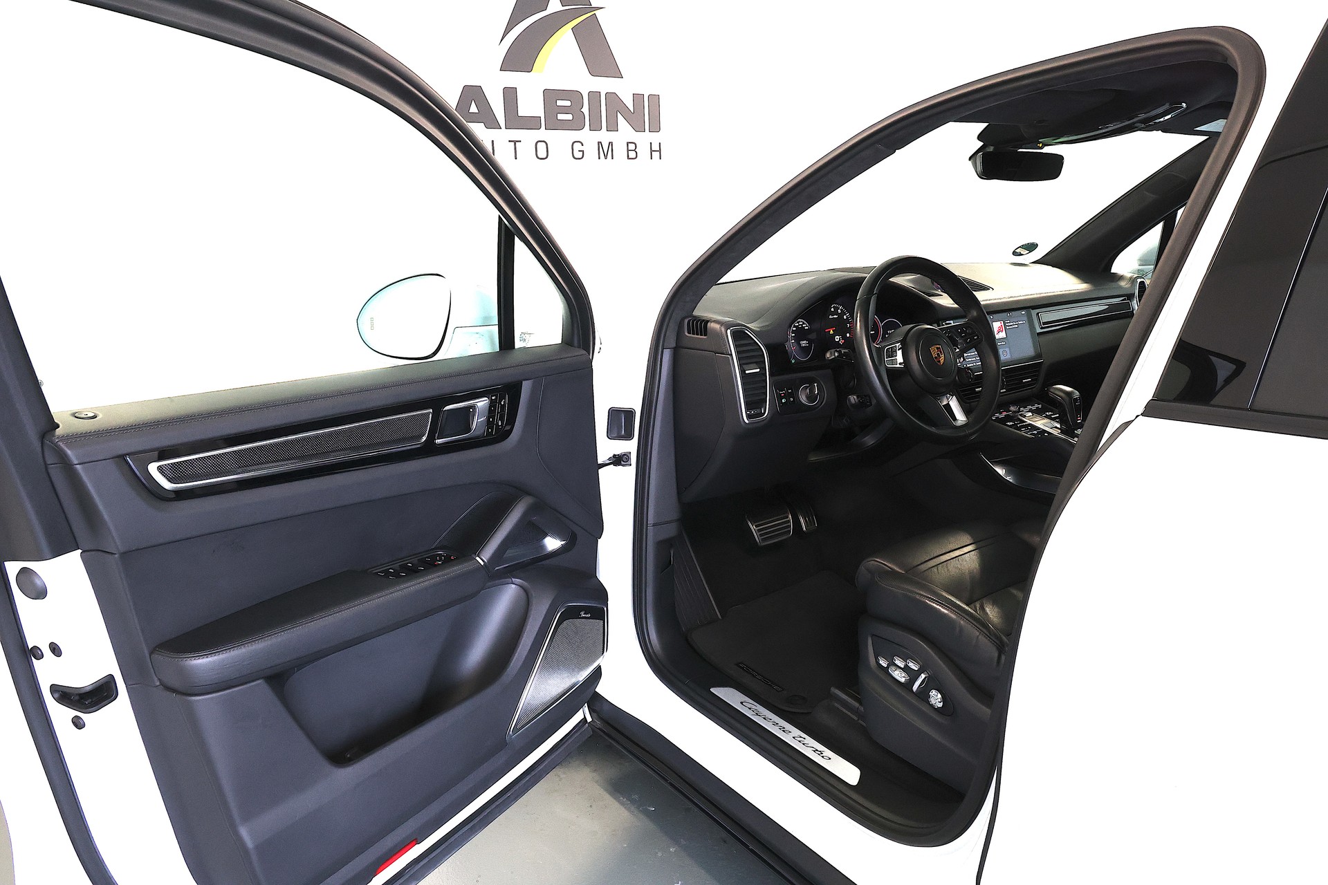 PORSCHE Cayenne Turbo-image-5