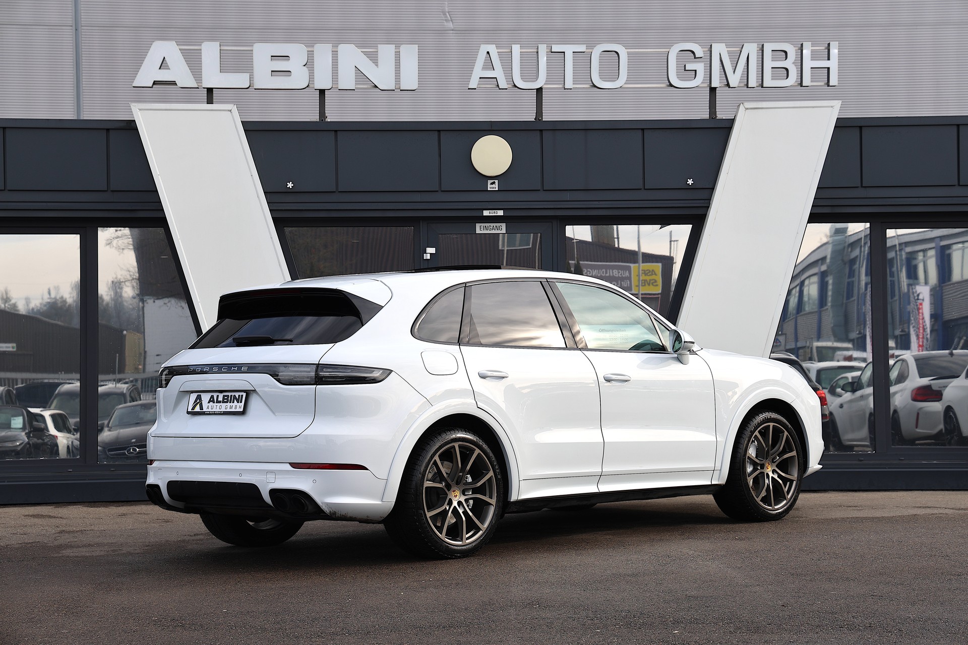 PORSCHE Cayenne Turbo-image-3