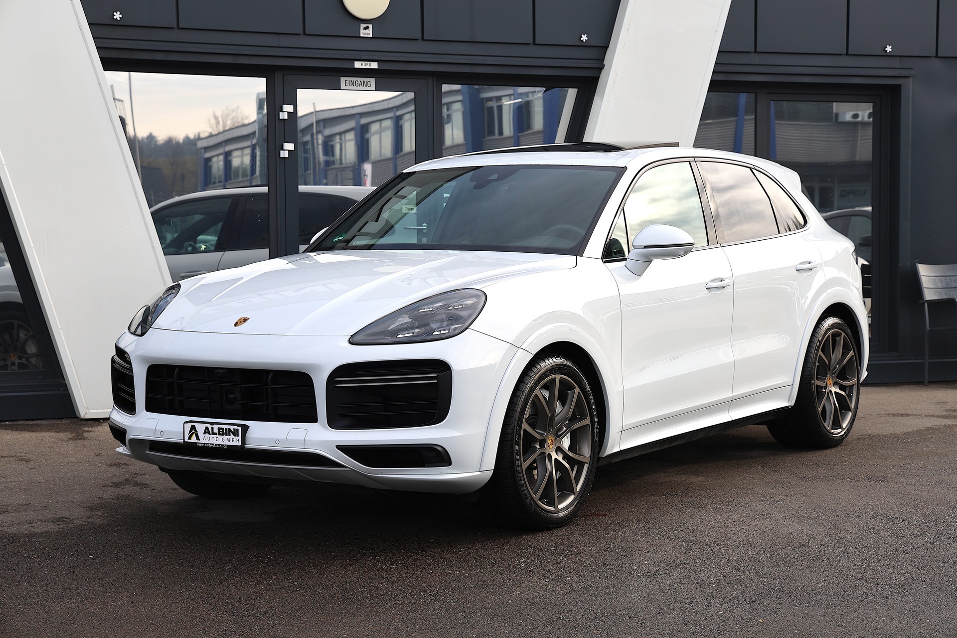 PORSCHE Cayenne Turbo-image-1