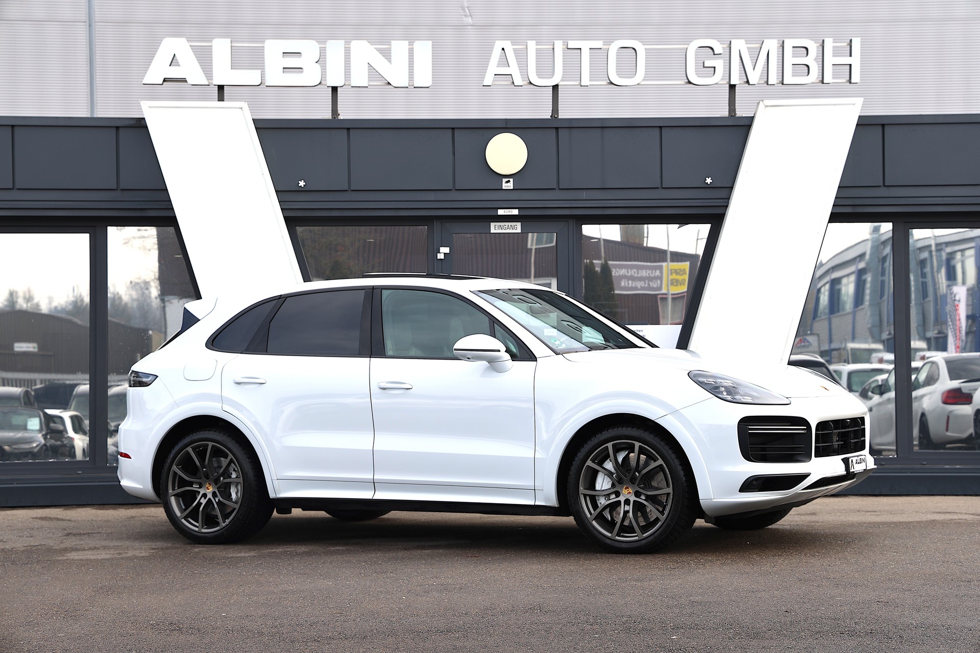 PORSCHE Cayenne Turbo-image-2