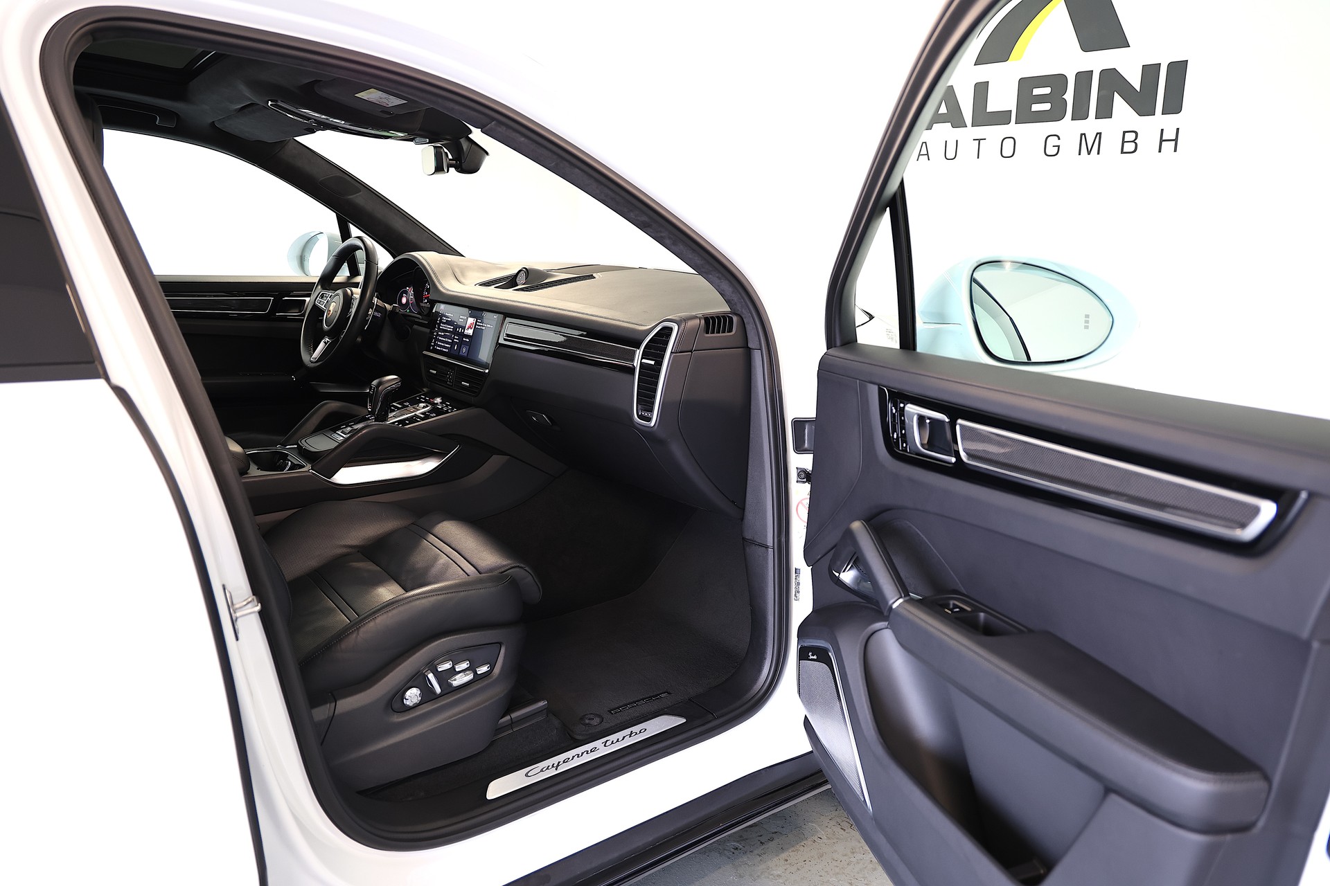 PORSCHE Cayenne Turbo-image-13