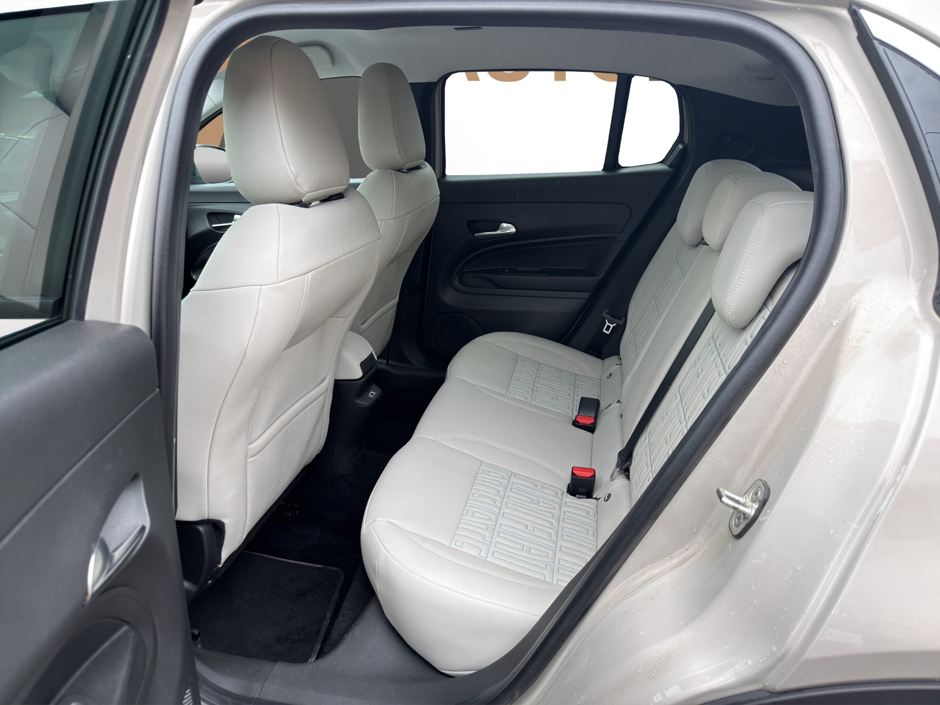 FIAT 600 1.2 Hybrid MHEV La Prima-image-12