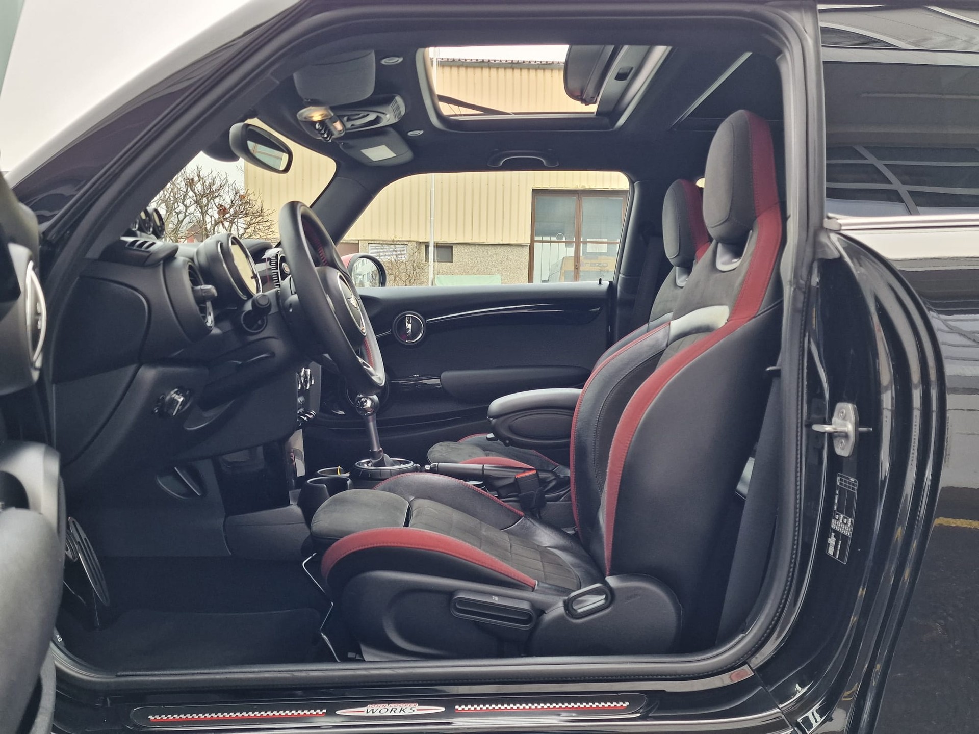 MINI Cooper John Cooper Works-image-8