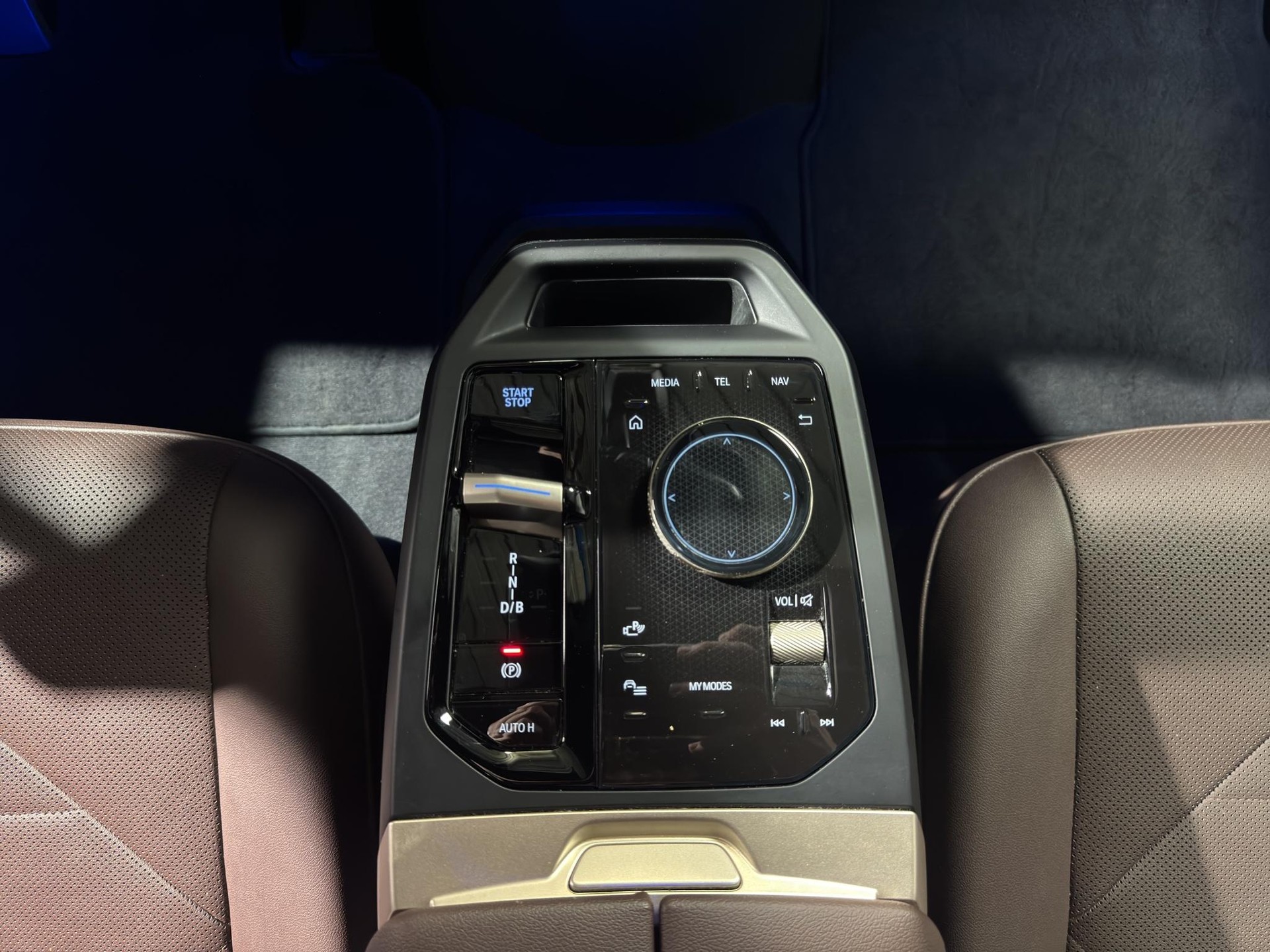 BMW iX xDrive50-image-10