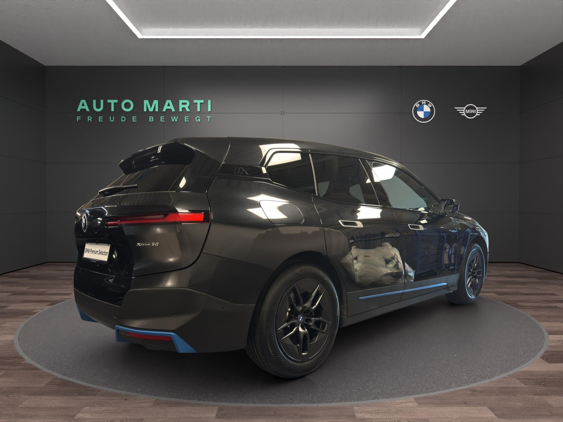 BMW iX xDrive50-image-4