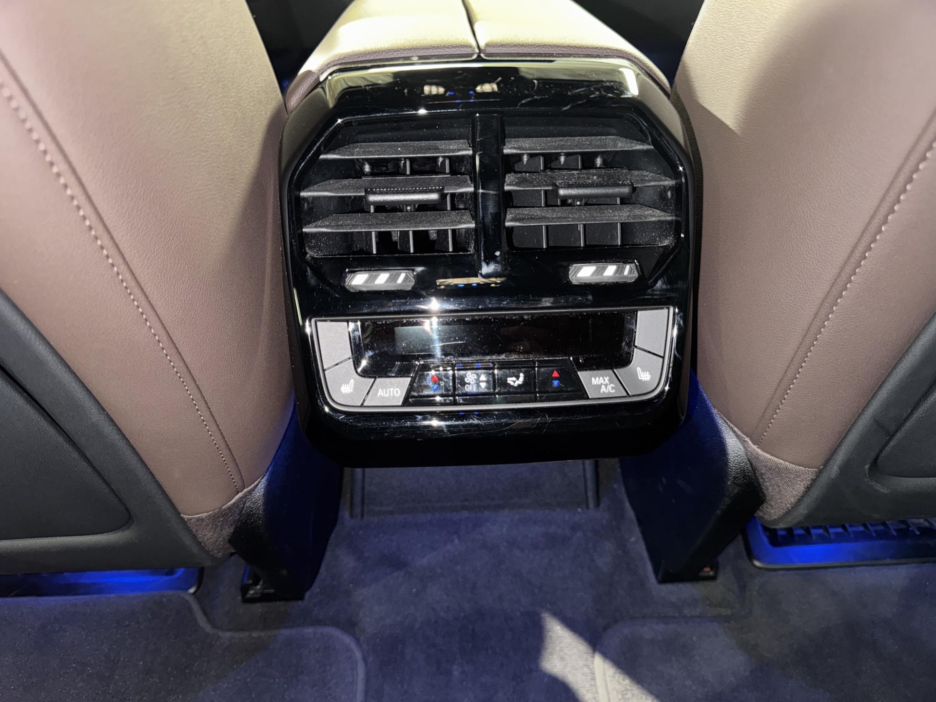 BMW iX xDrive50-image-11