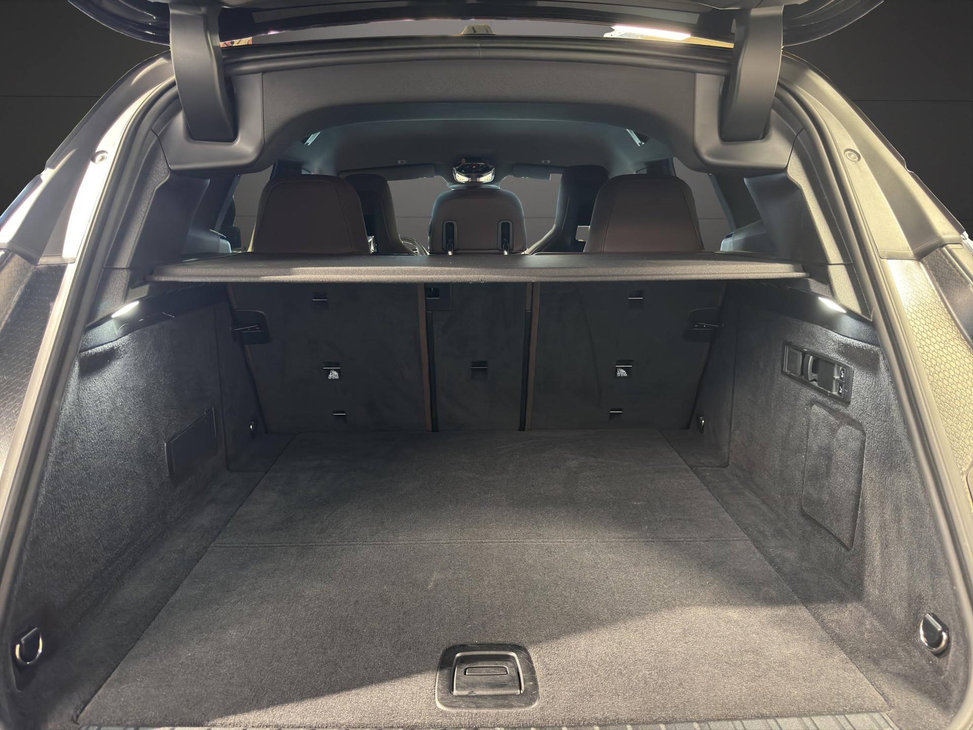 BMW iX xDrive50-image-16