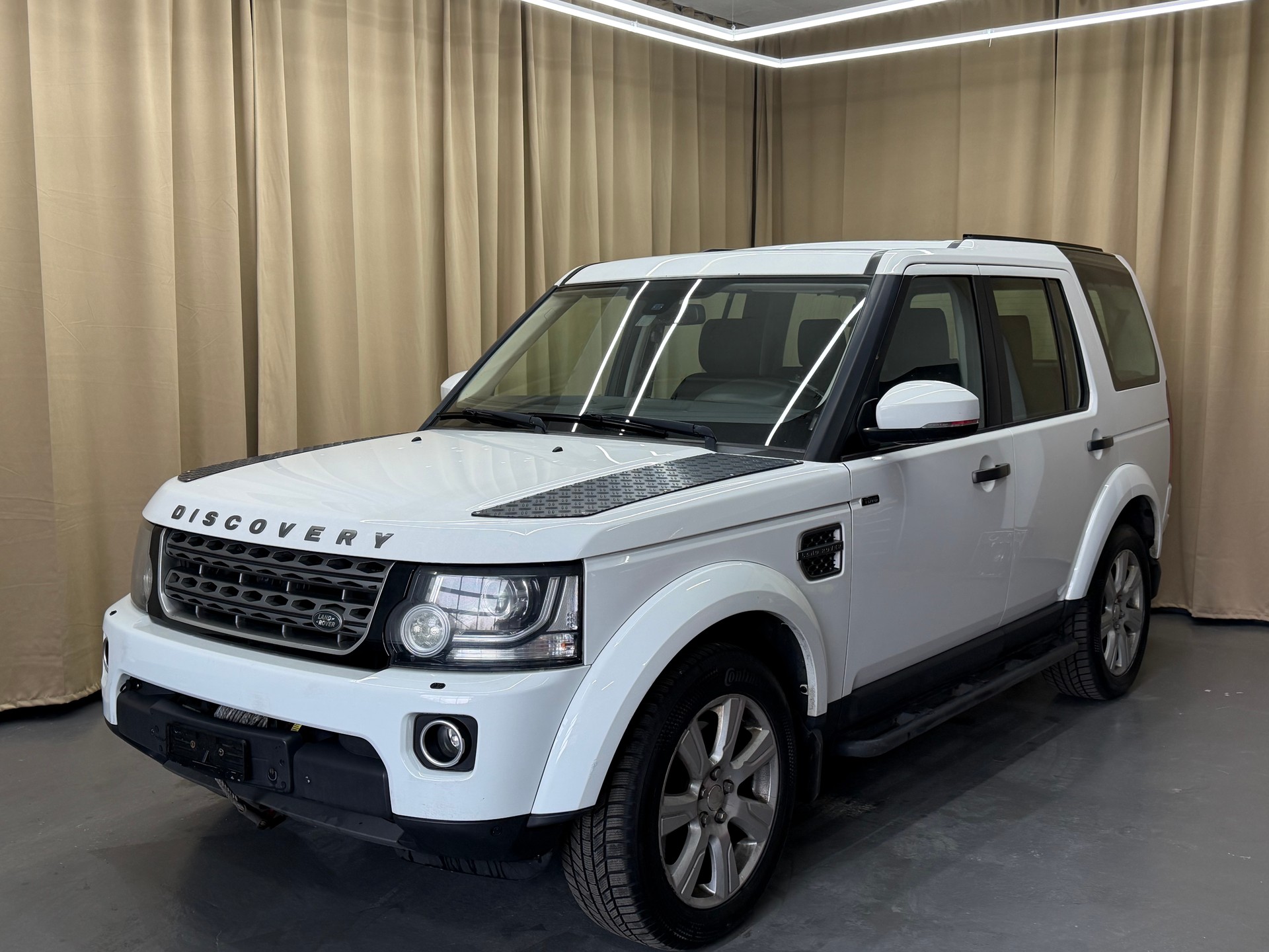 LAND ROVER Discovery 3.0 TDV6 SE Automatic-image-1