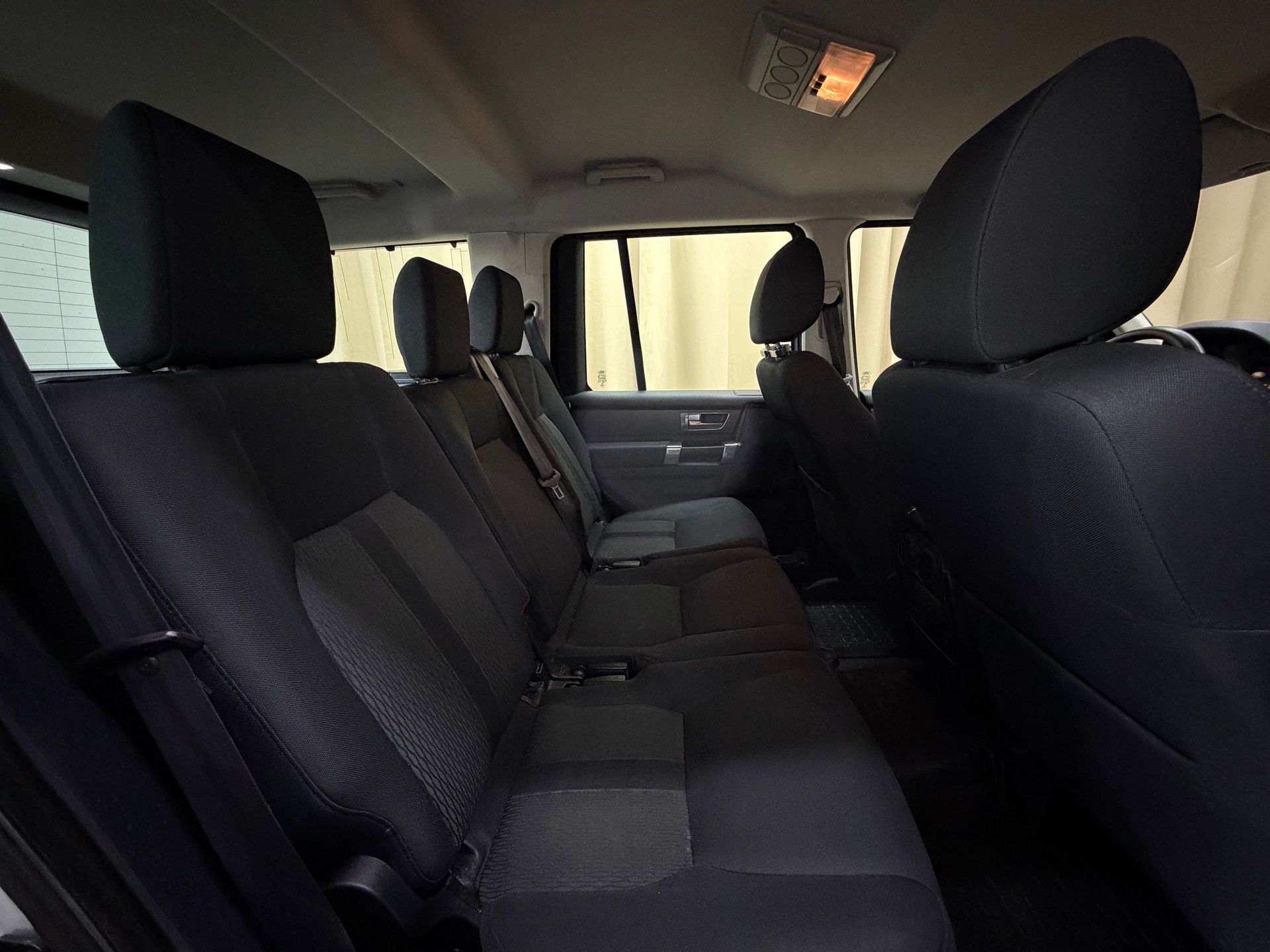 LAND ROVER Discovery 3.0 TDV6 SE Automatic-image-7