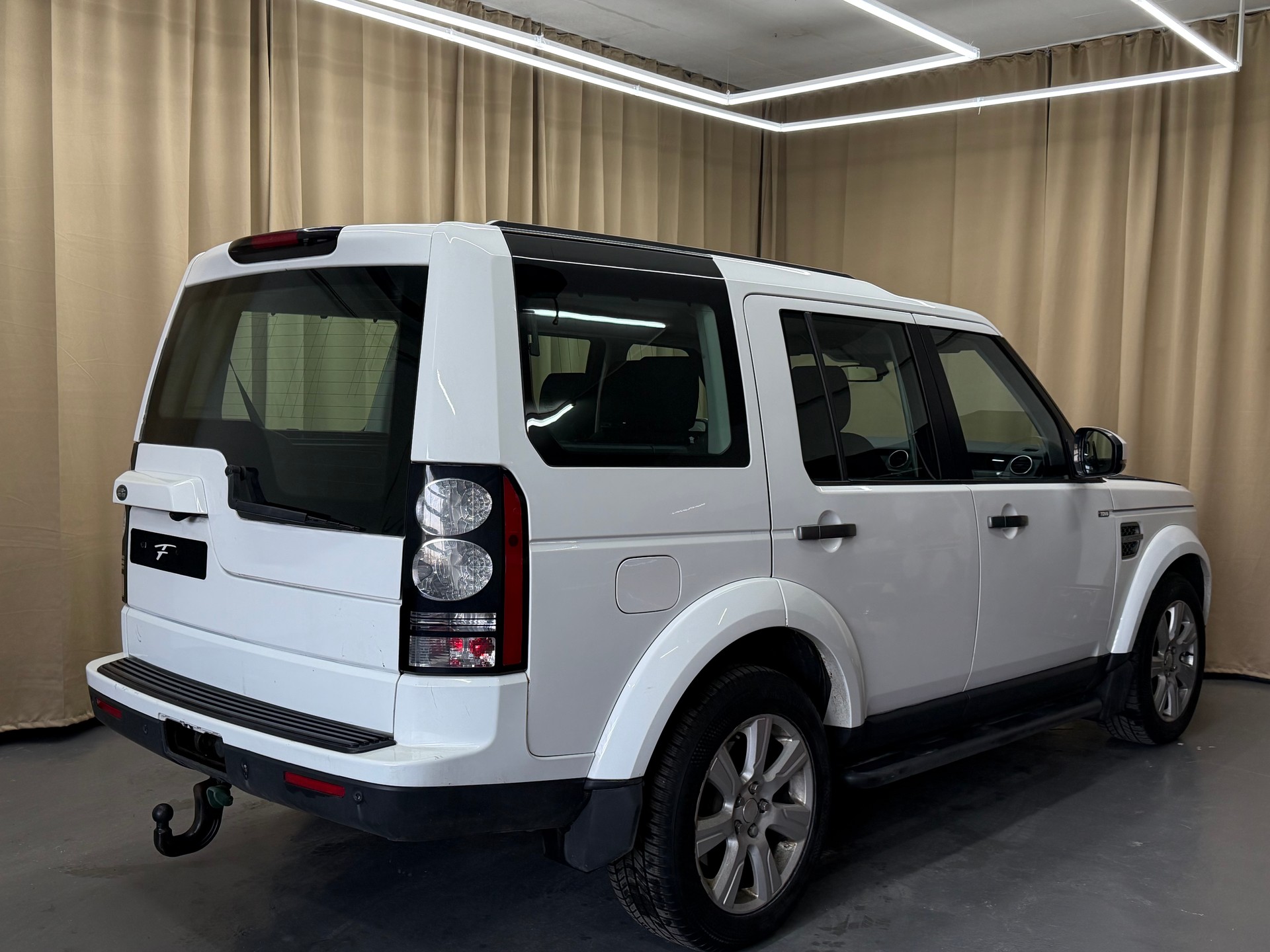 LAND ROVER Discovery 3.0 TDV6 SE Automatic-image-3
