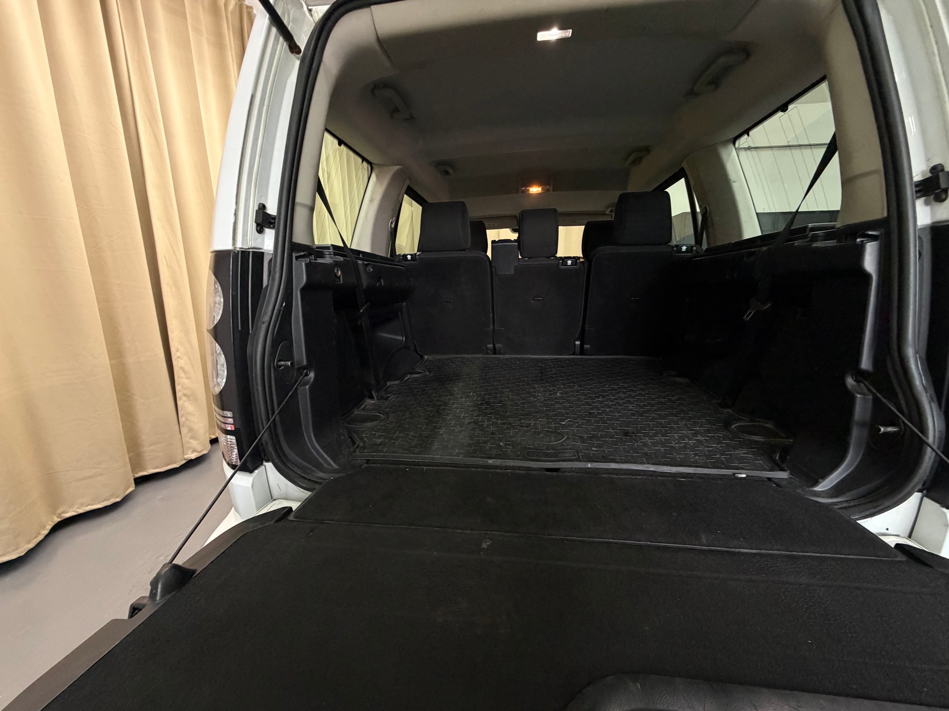 LAND ROVER Discovery 3.0 TDV6 SE Automatic-image-12