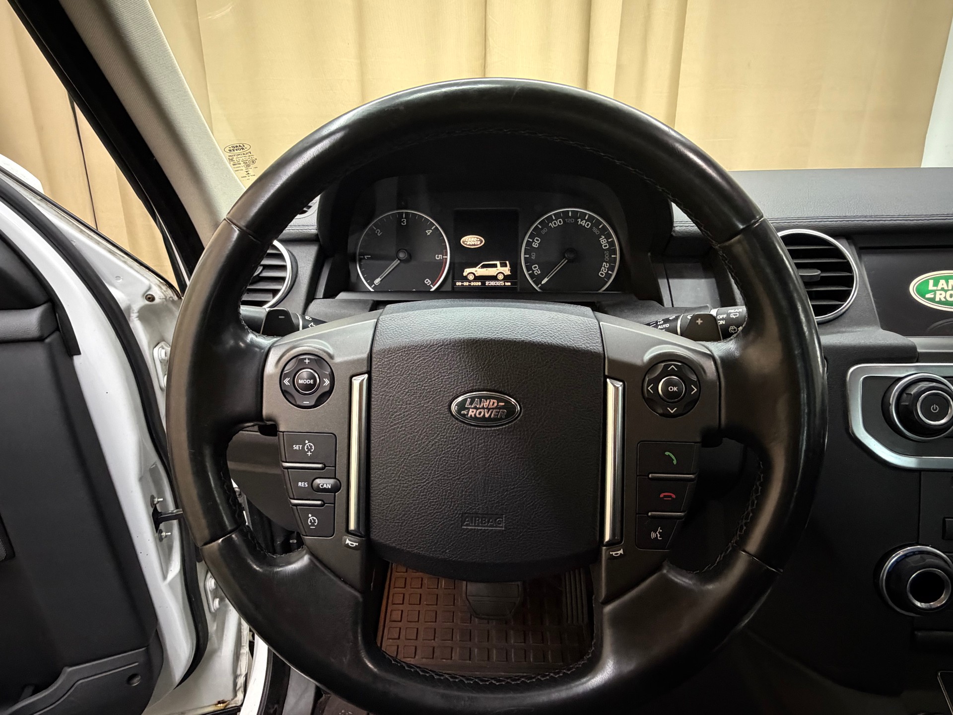 LAND ROVER Discovery 3.0 TDV6 SE Automatic-image-8