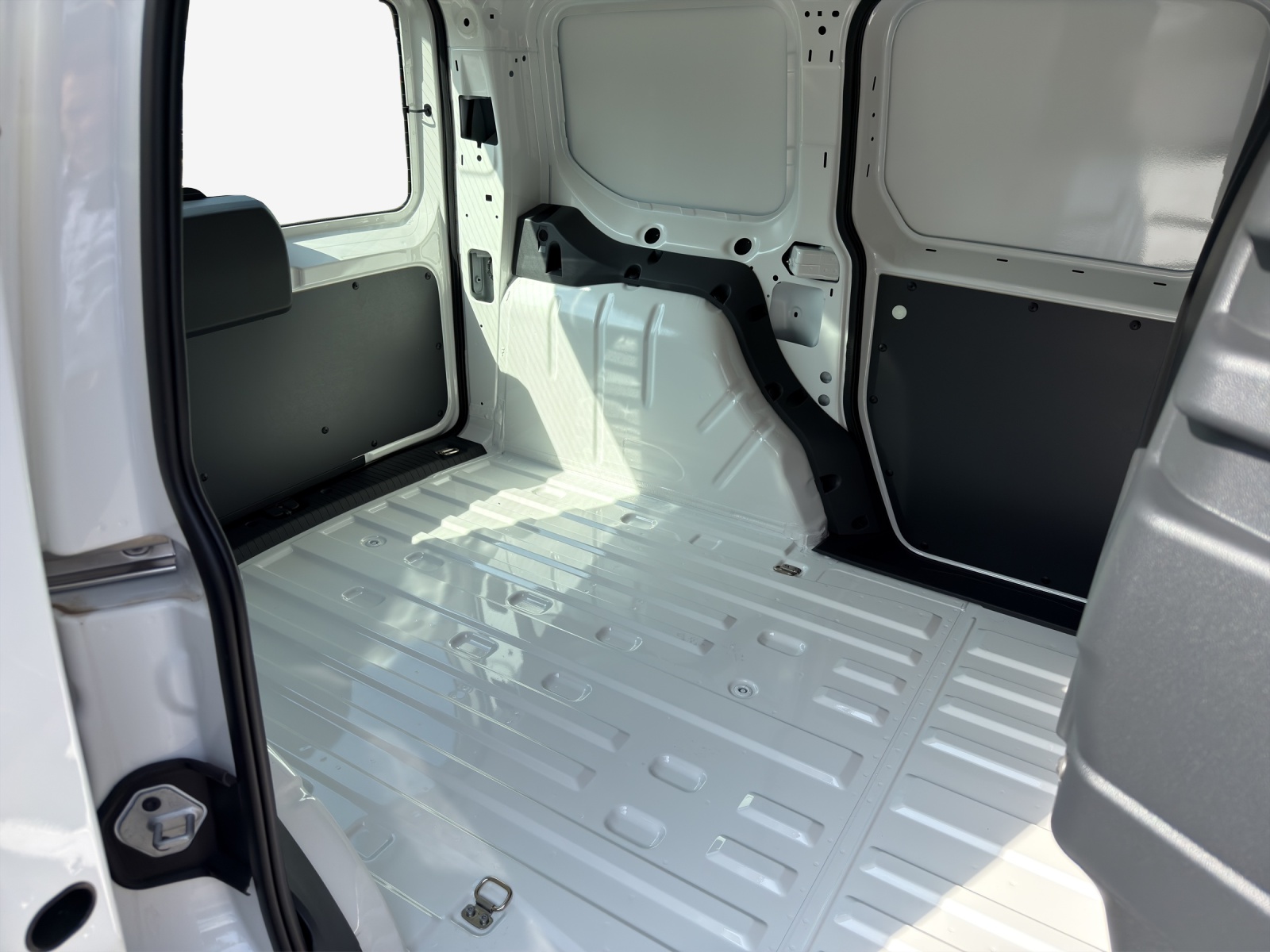 VW Caddy Cargo 2.0TDI-image-14