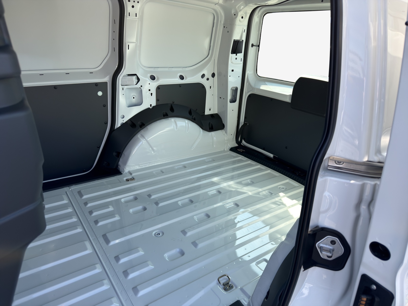 VW Caddy Cargo 2.0TDI-image-11