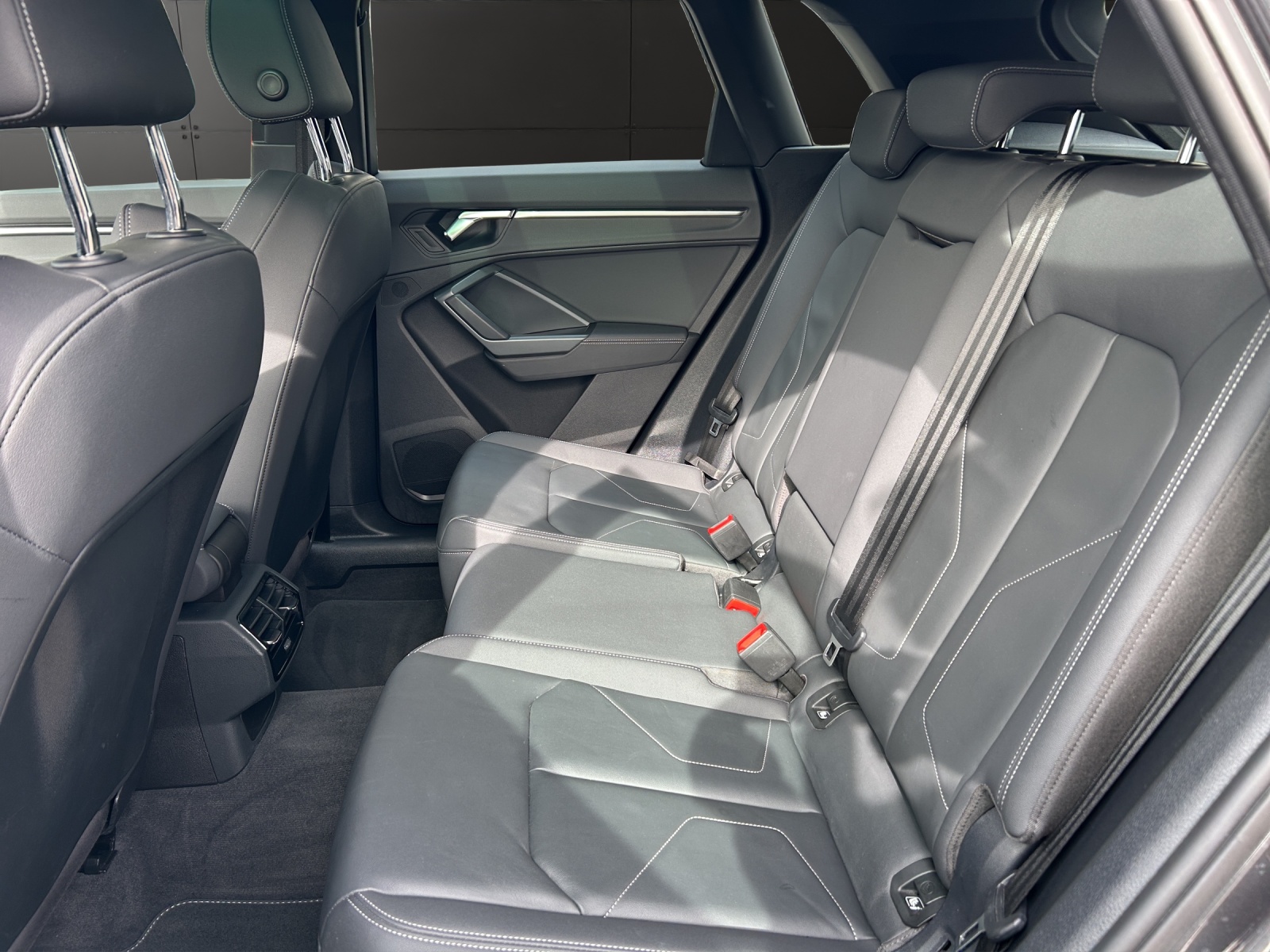AUDI Q3 40 TDI S line Attraction quattro S-tronic-image-10