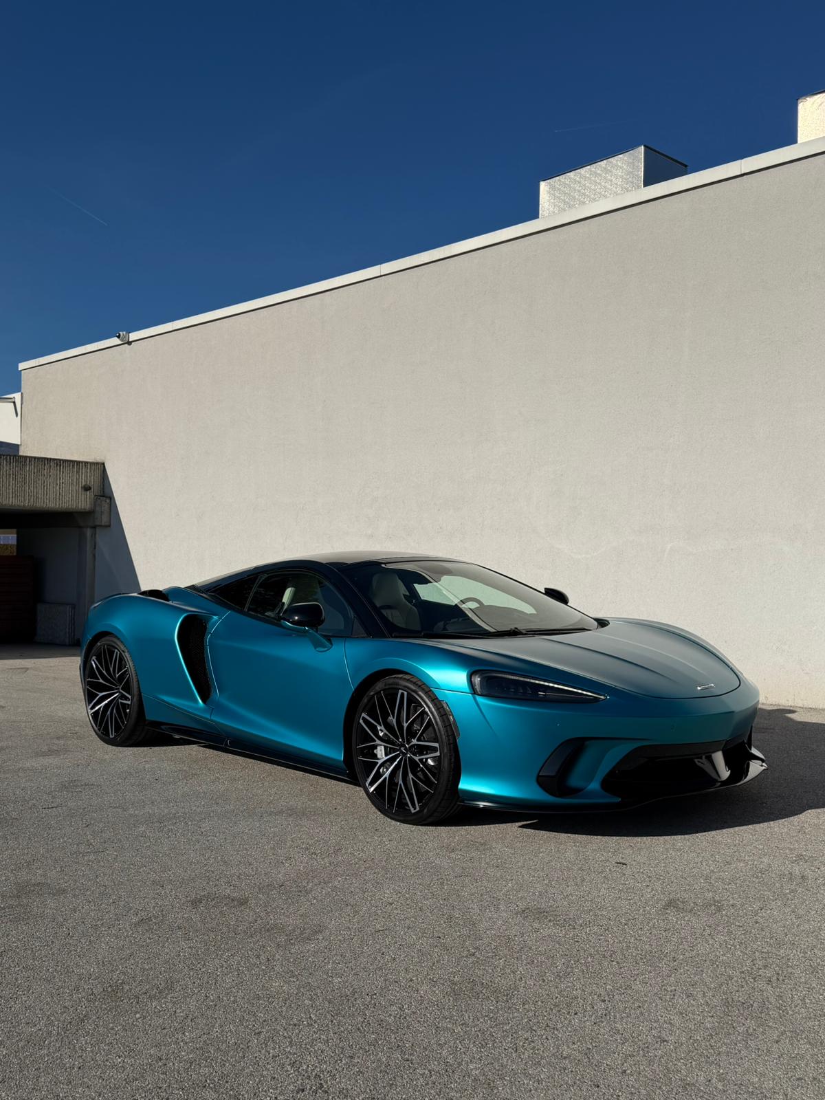 McLAREN GTS-image-1
