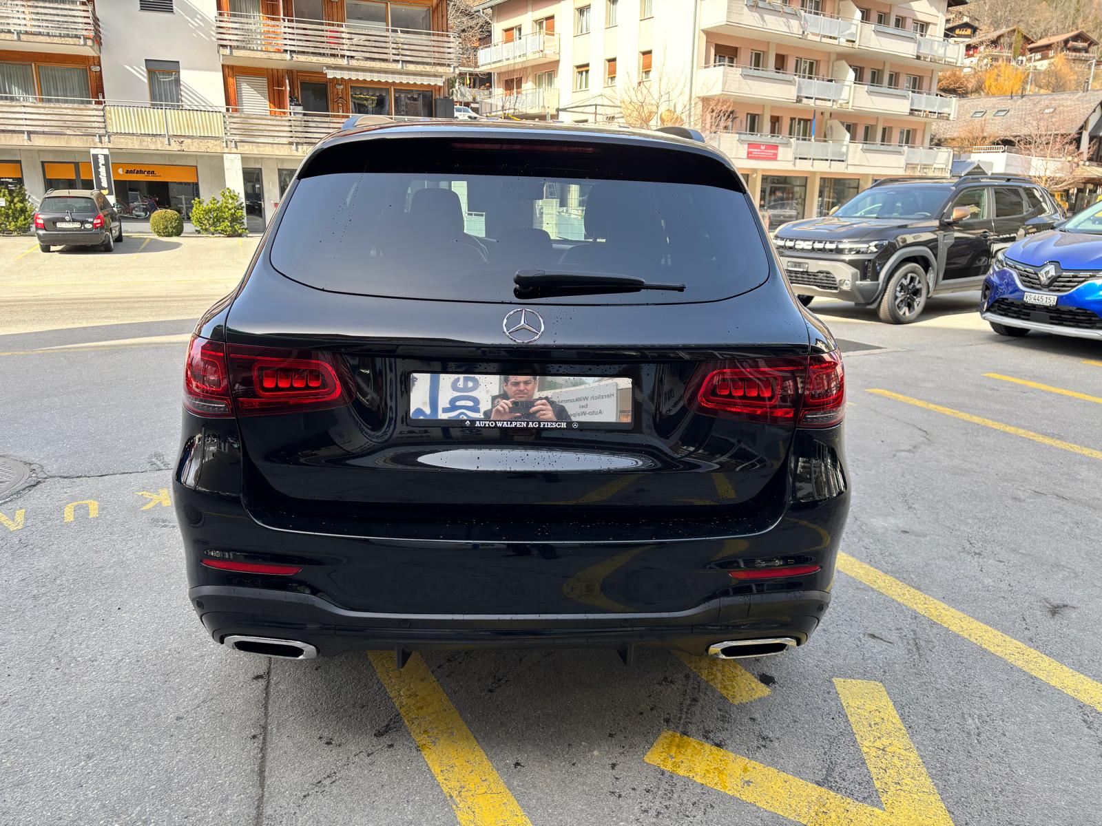 MERCEDES-BENZ GLC 200 AMG Line 4Matic-image-3