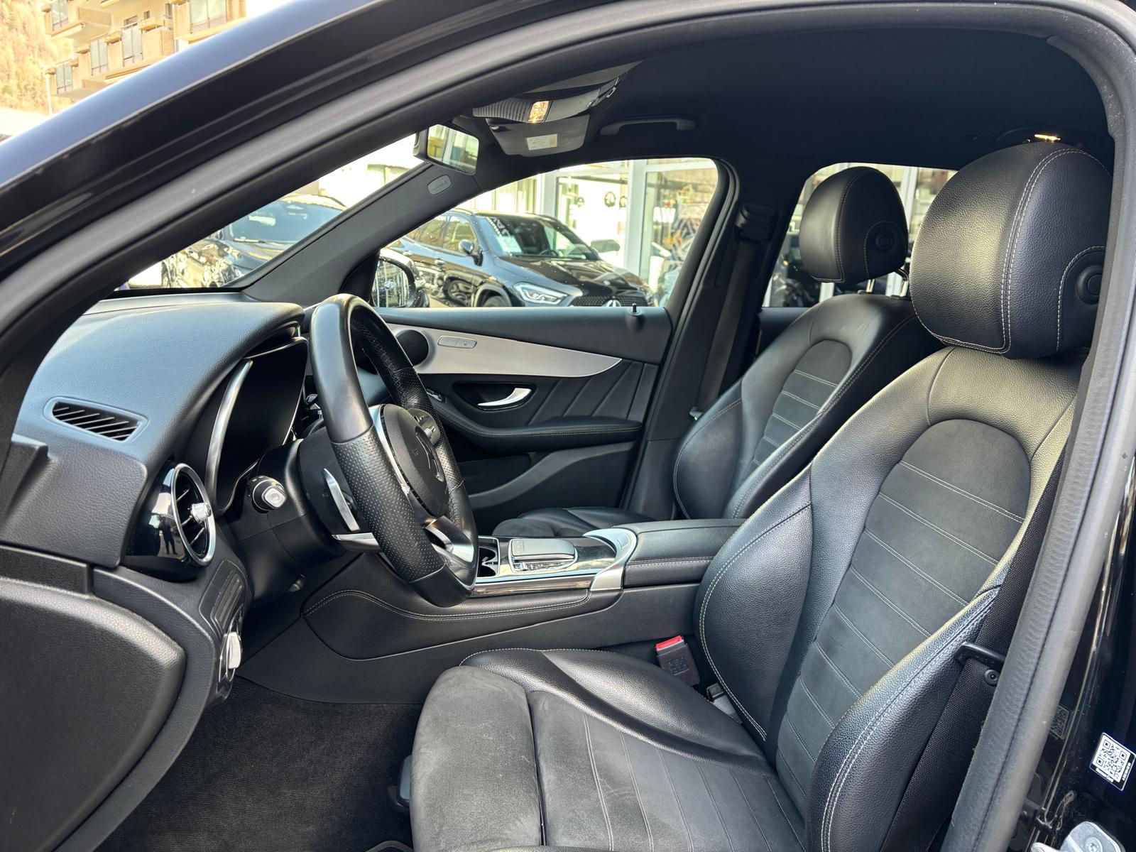 MERCEDES-BENZ GLC 200 AMG Line 4Matic-image-5