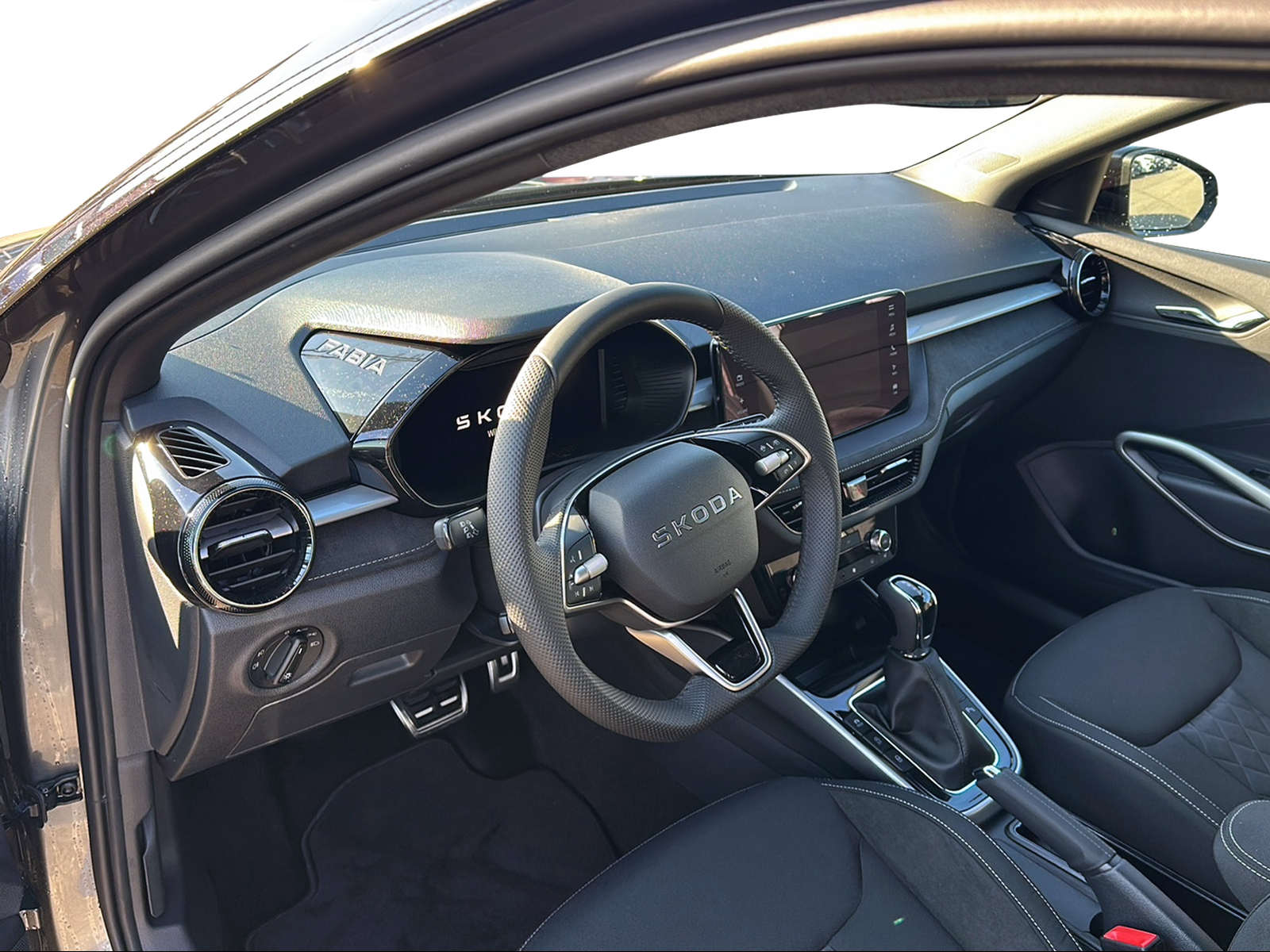 SKODA Fabia 1.5 TSI Monte Carlo DSG-image-3