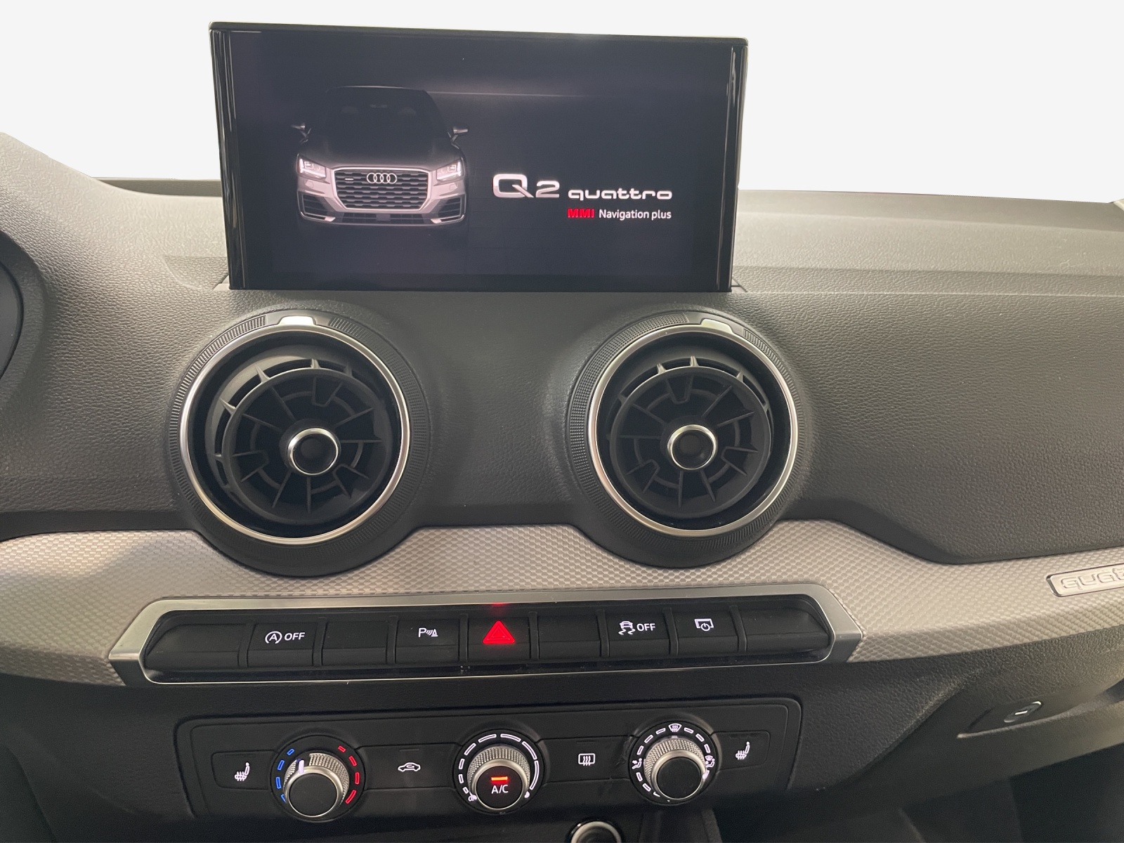 AUDI Q2 40 TFSI Attraction quattro S-tronic-image-10