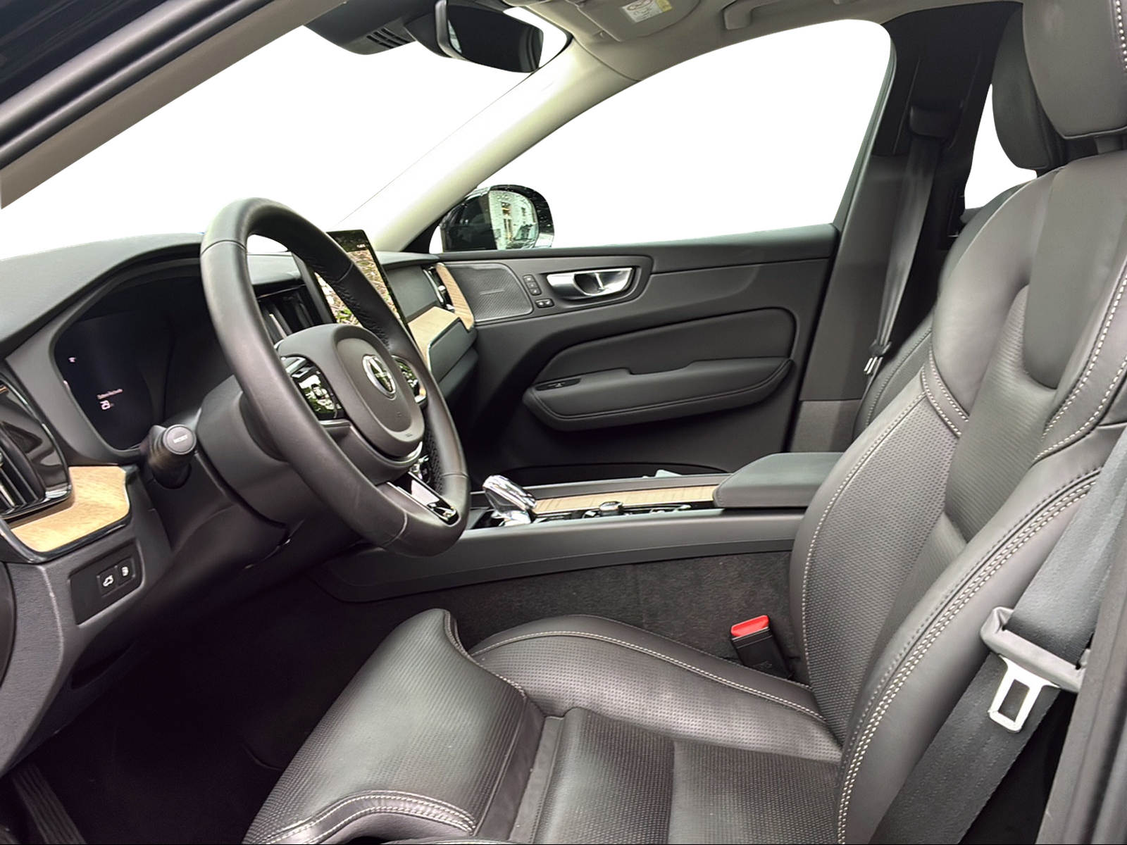 VOLVO XC60 2.0 T6 TE Plus Dark eAWD-image-10