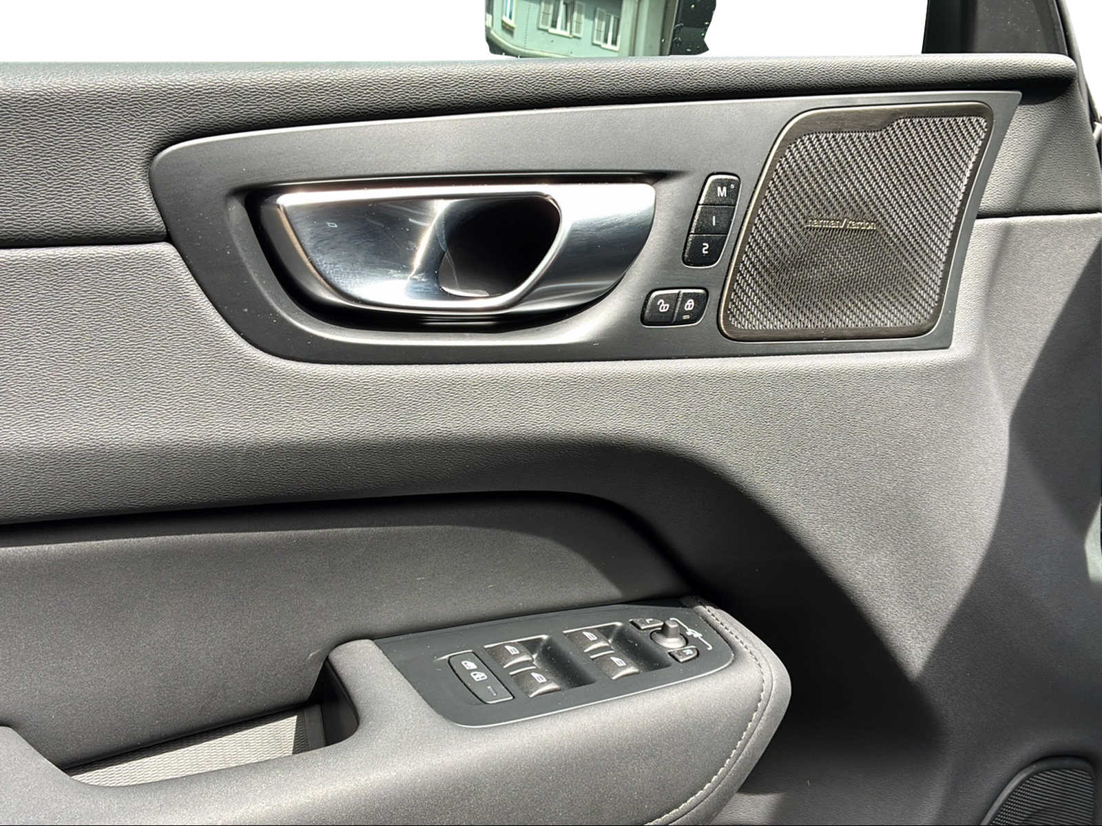 VOLVO XC60 2.0 T6 TE Plus Dark eAWD-image-13