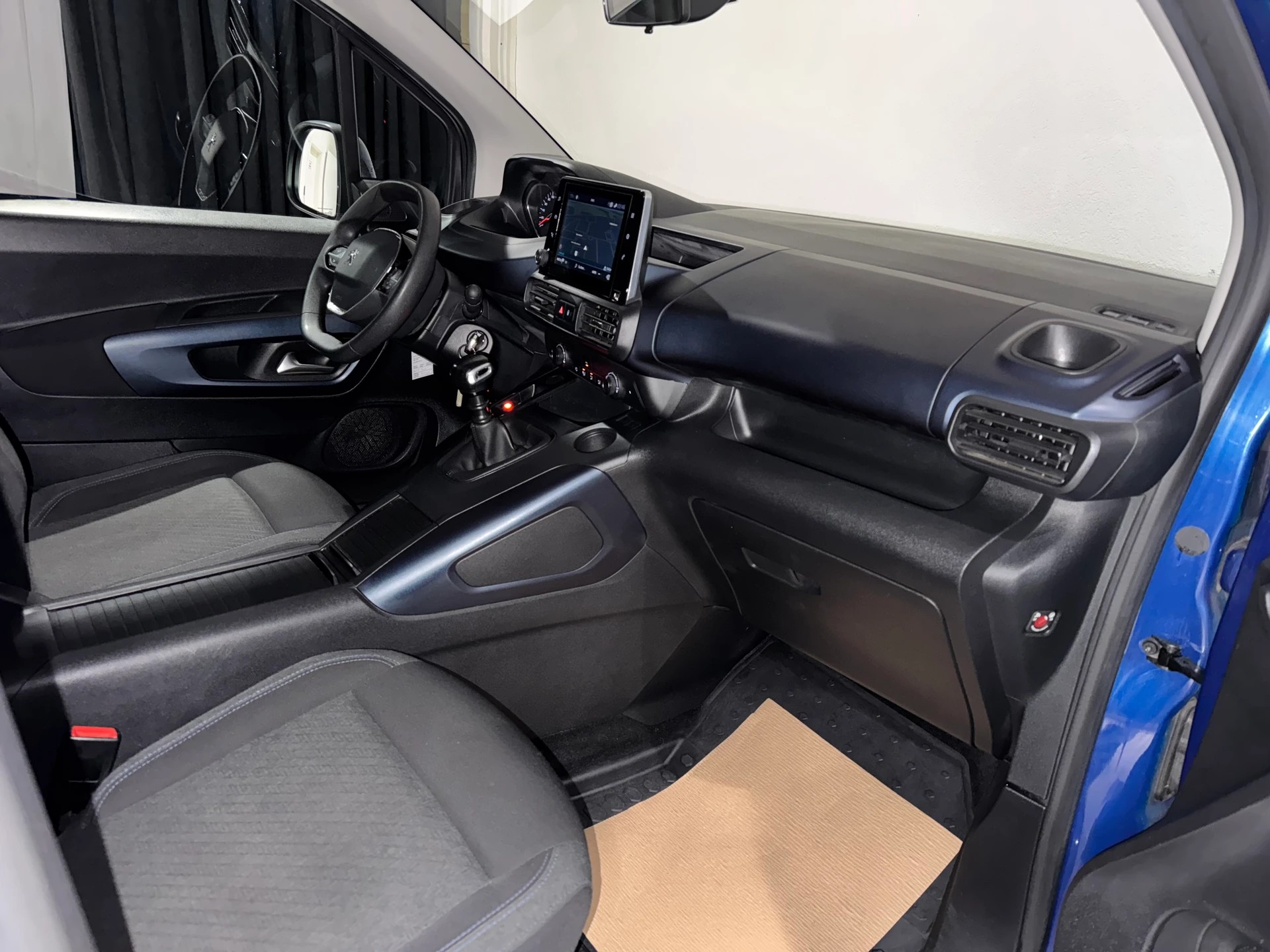 PEUGEOT Rifter 1.5 BlueHDi GT Line-image-10
