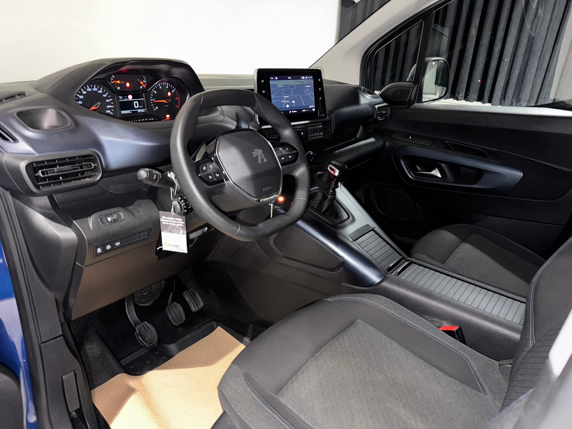 PEUGEOT Rifter 1.5 BlueHDi GT Line-image-9