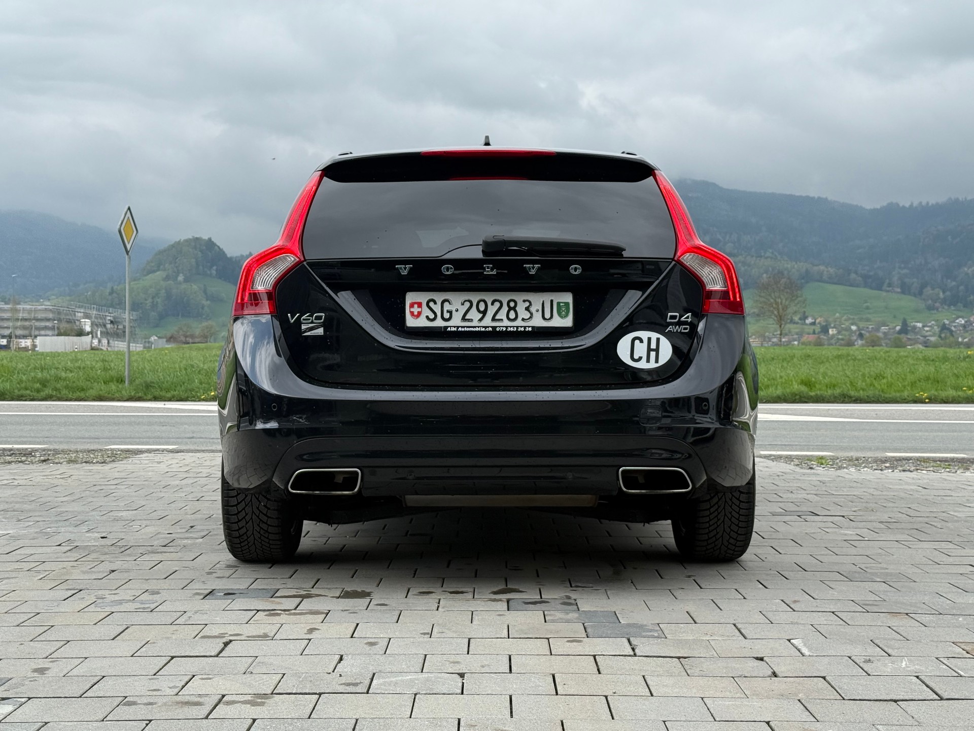 VOLVO V60 D4 AWD Family Edition Geartronic-image-4