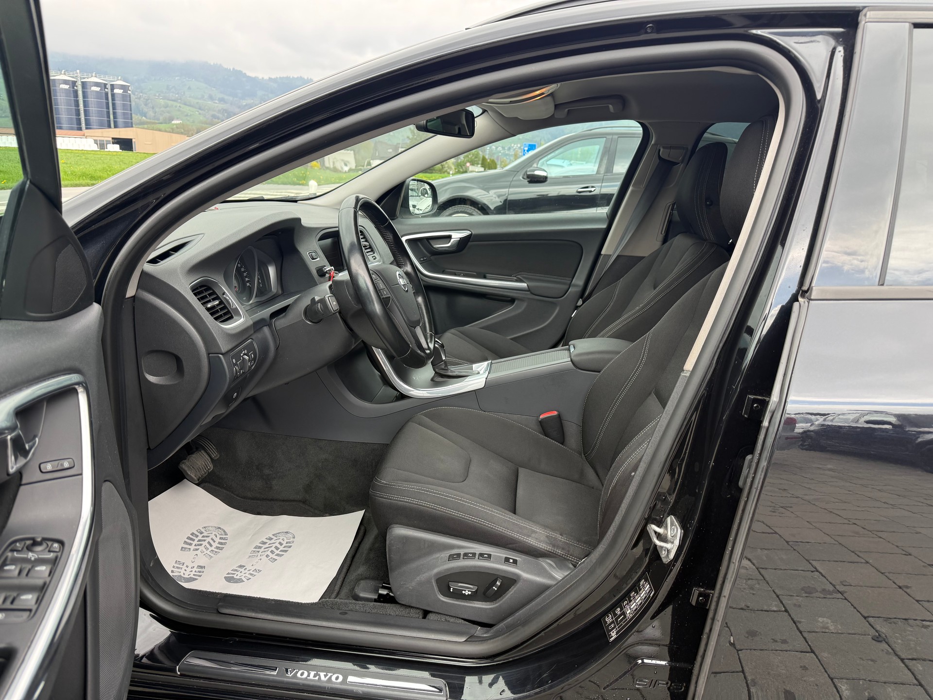 VOLVO V60 D4 AWD Family Edition Geartronic-image-7