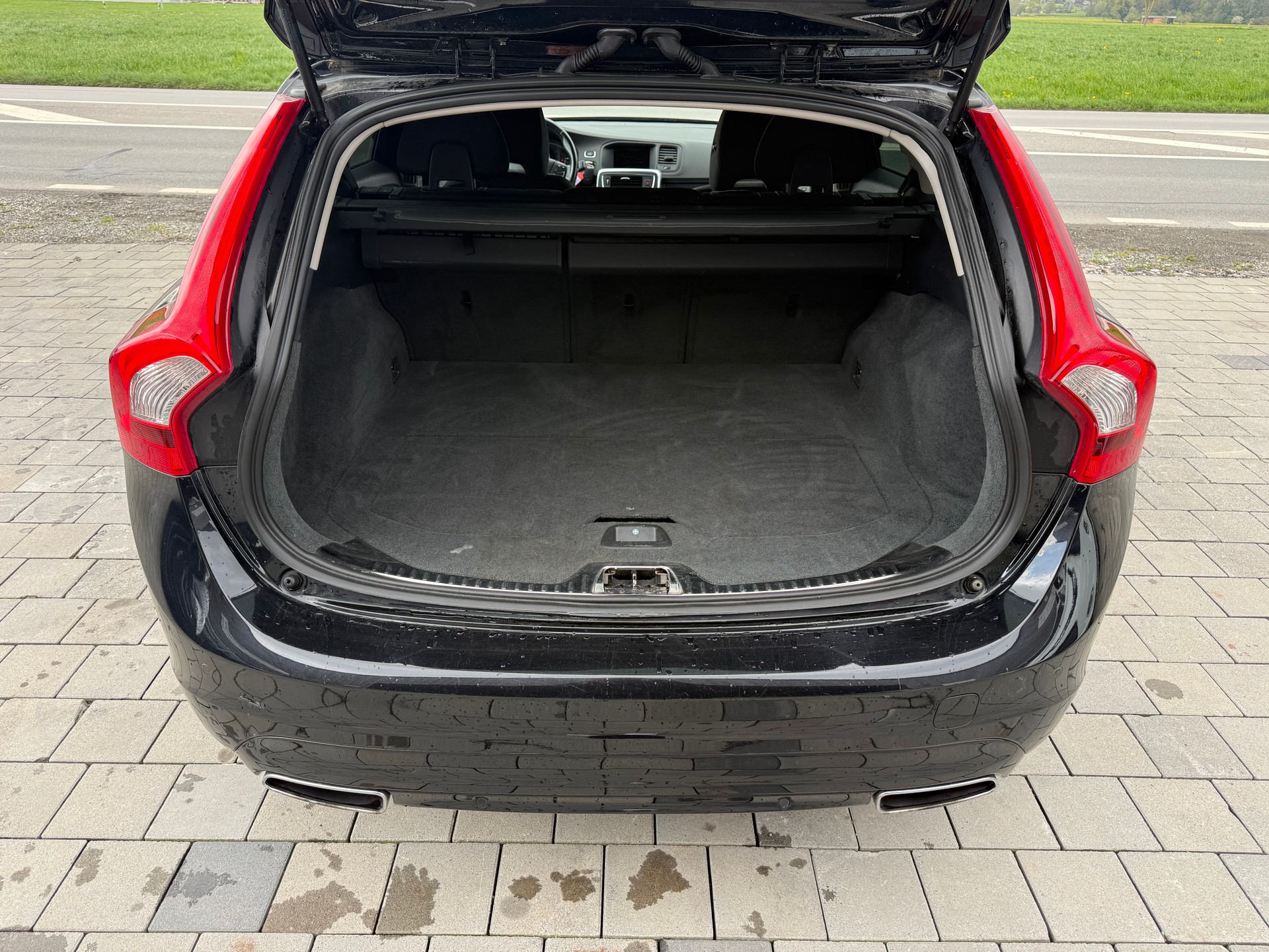 VOLVO V60 D4 AWD Family Edition Geartronic-image-5