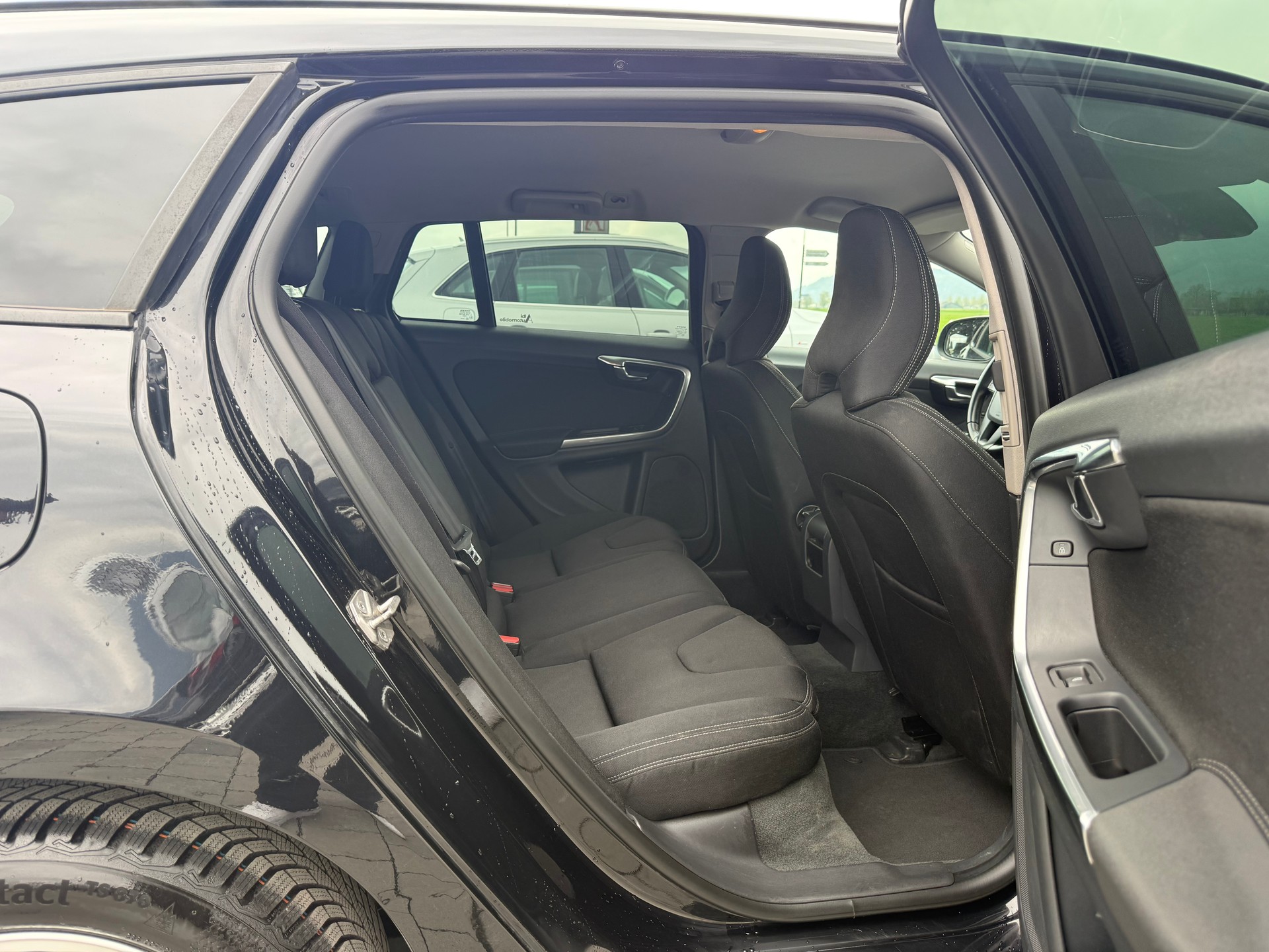 VOLVO V60 D4 AWD Family Edition Geartronic-image-11