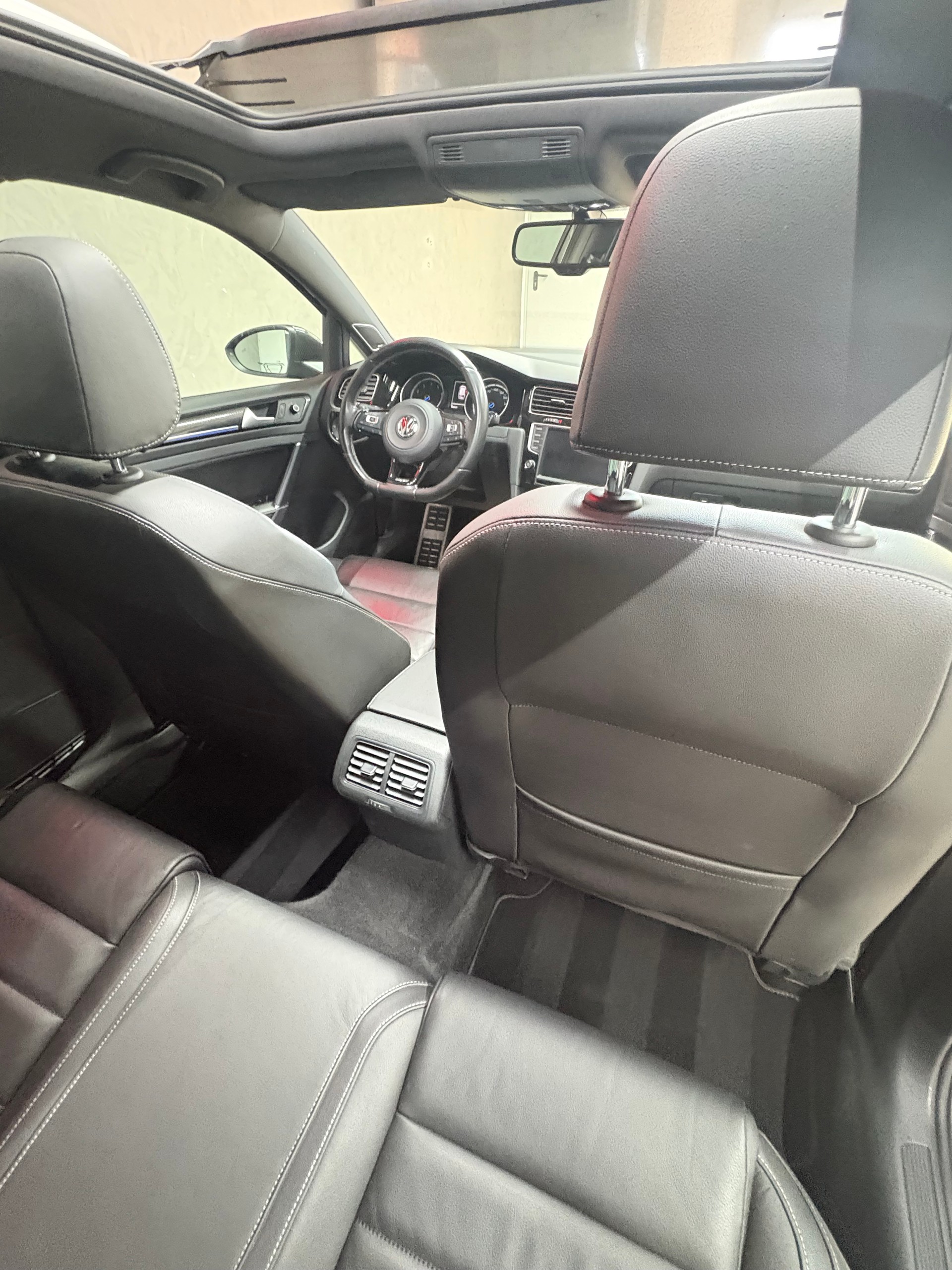 VW Golf Variant 2.0 TSI R 4 Motion DSG-image-9