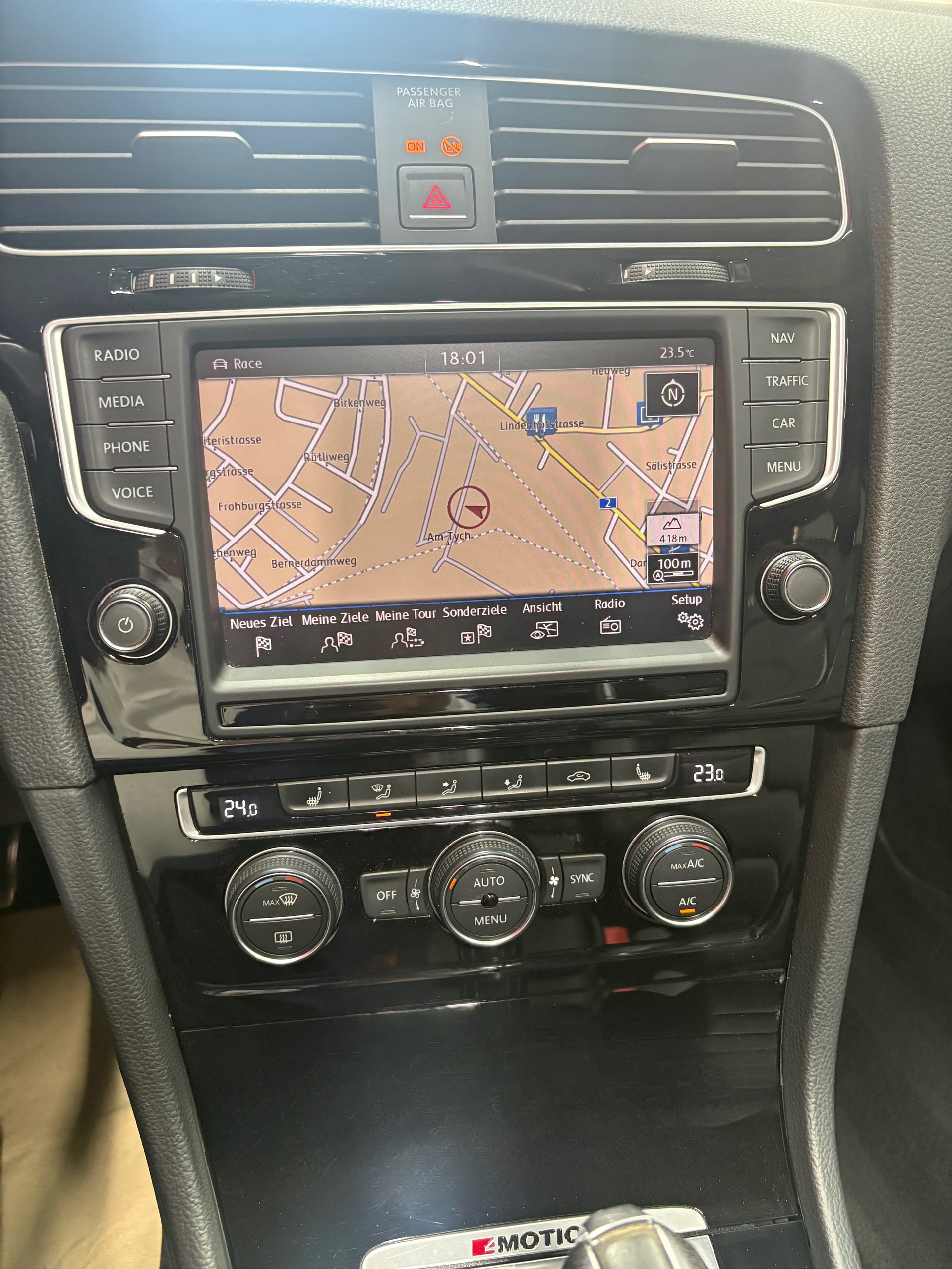 VW Golf Variant 2.0 TSI R 4 Motion DSG-image-13