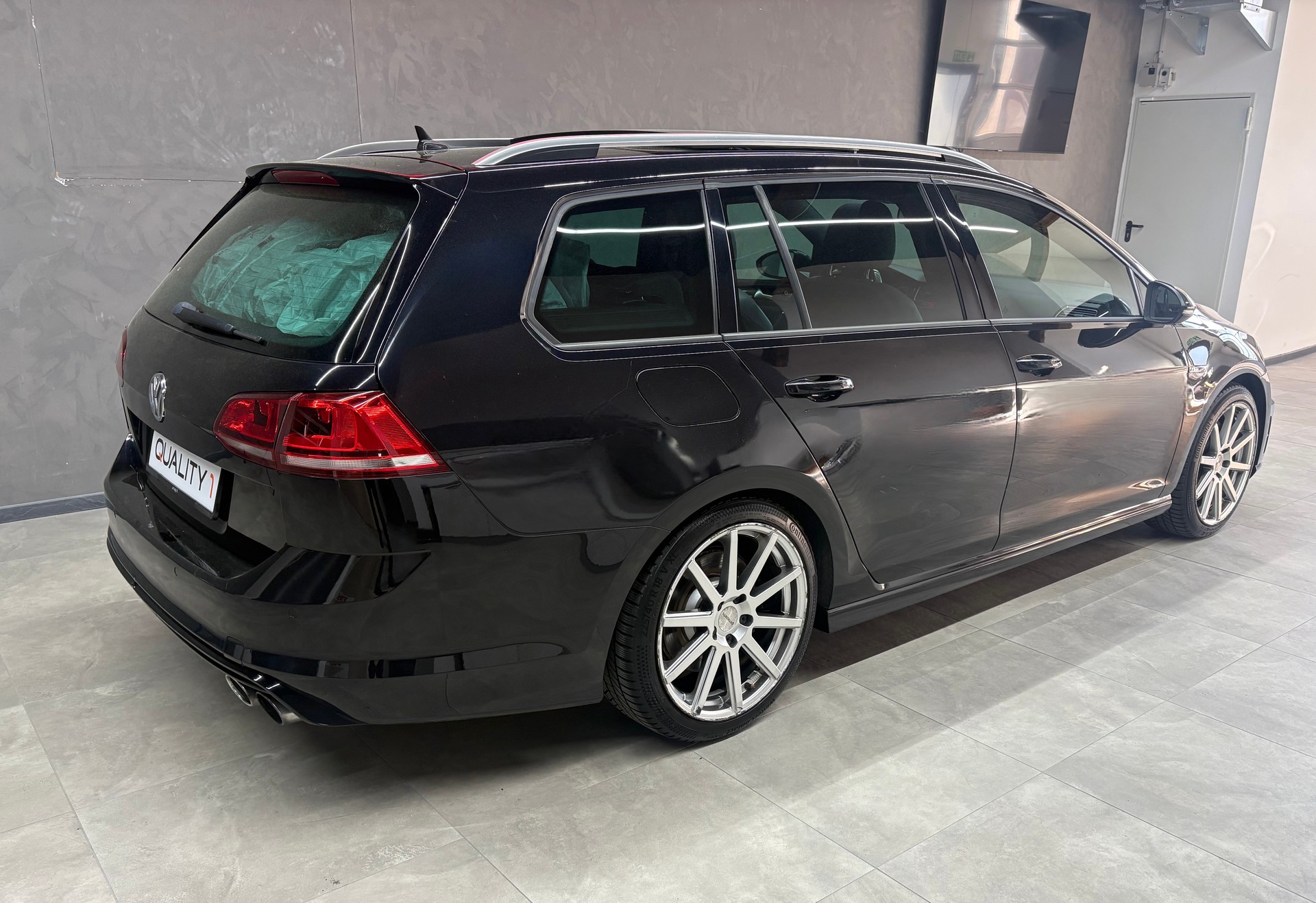 VW Golf Variant 2.0 TSI R 4 Motion DSG-image-4