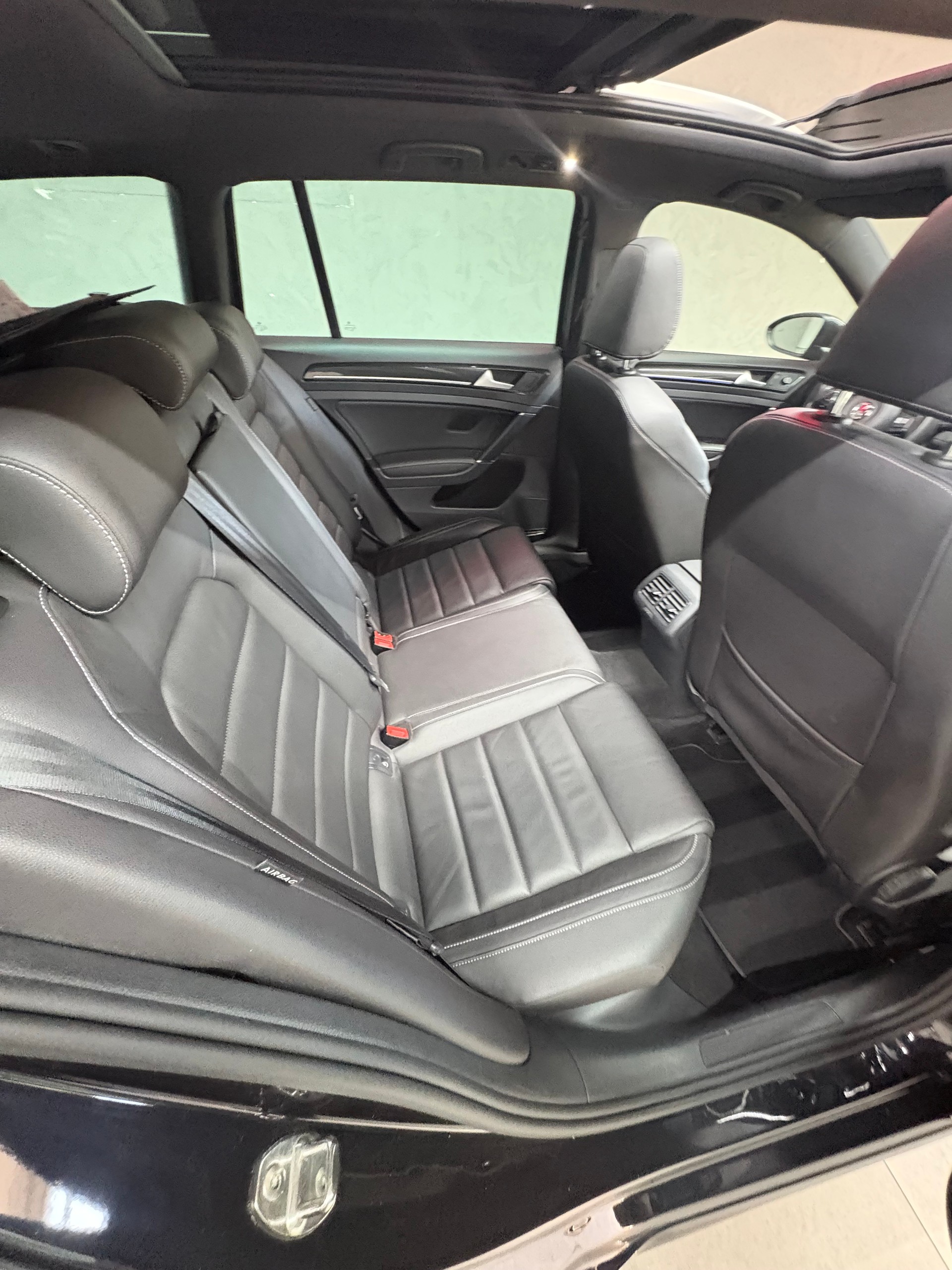 VW Golf Variant 2.0 TSI R 4 Motion DSG-image-10