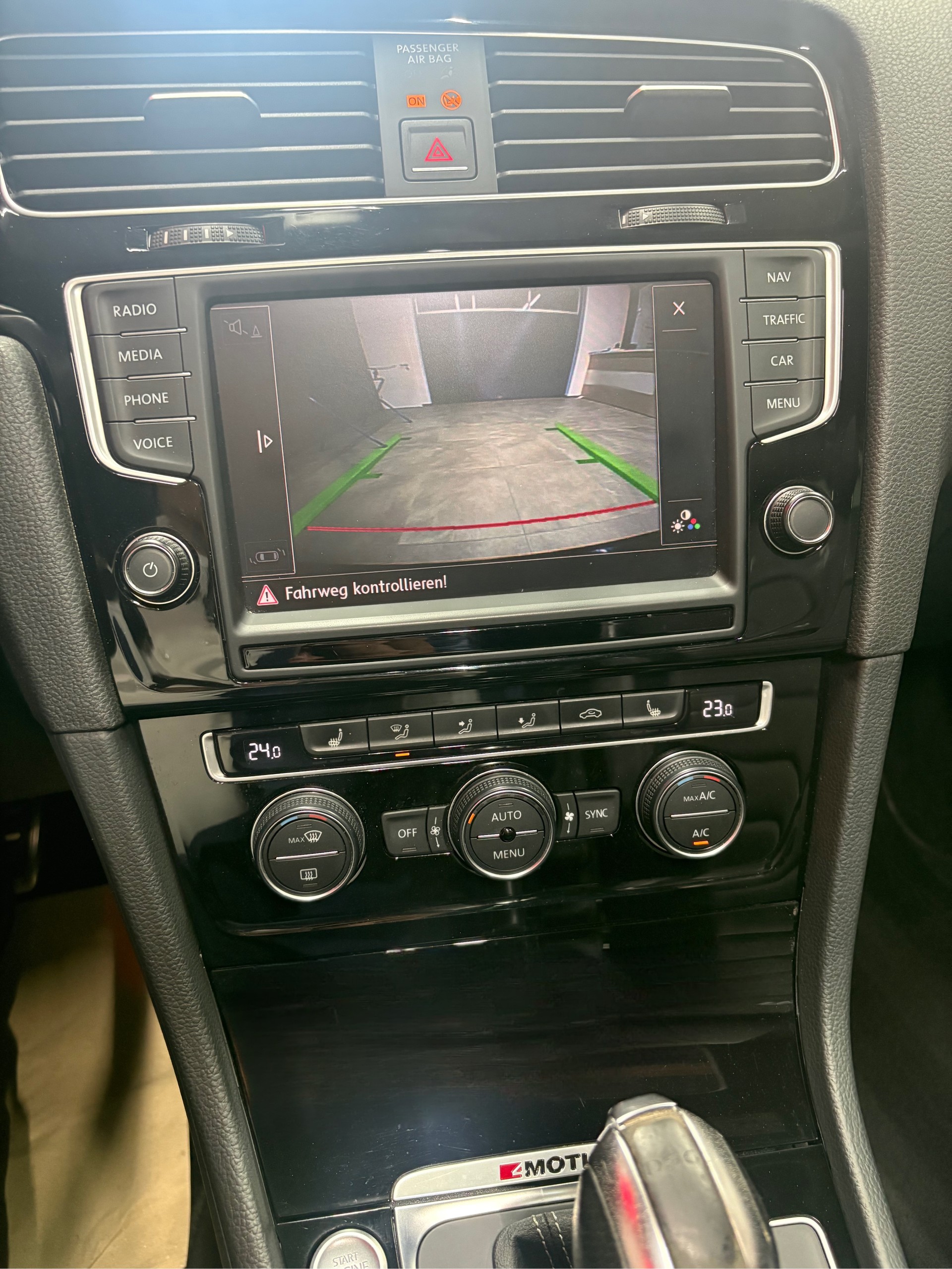 VW Golf Variant 2.0 TSI R 4 Motion DSG-image-14