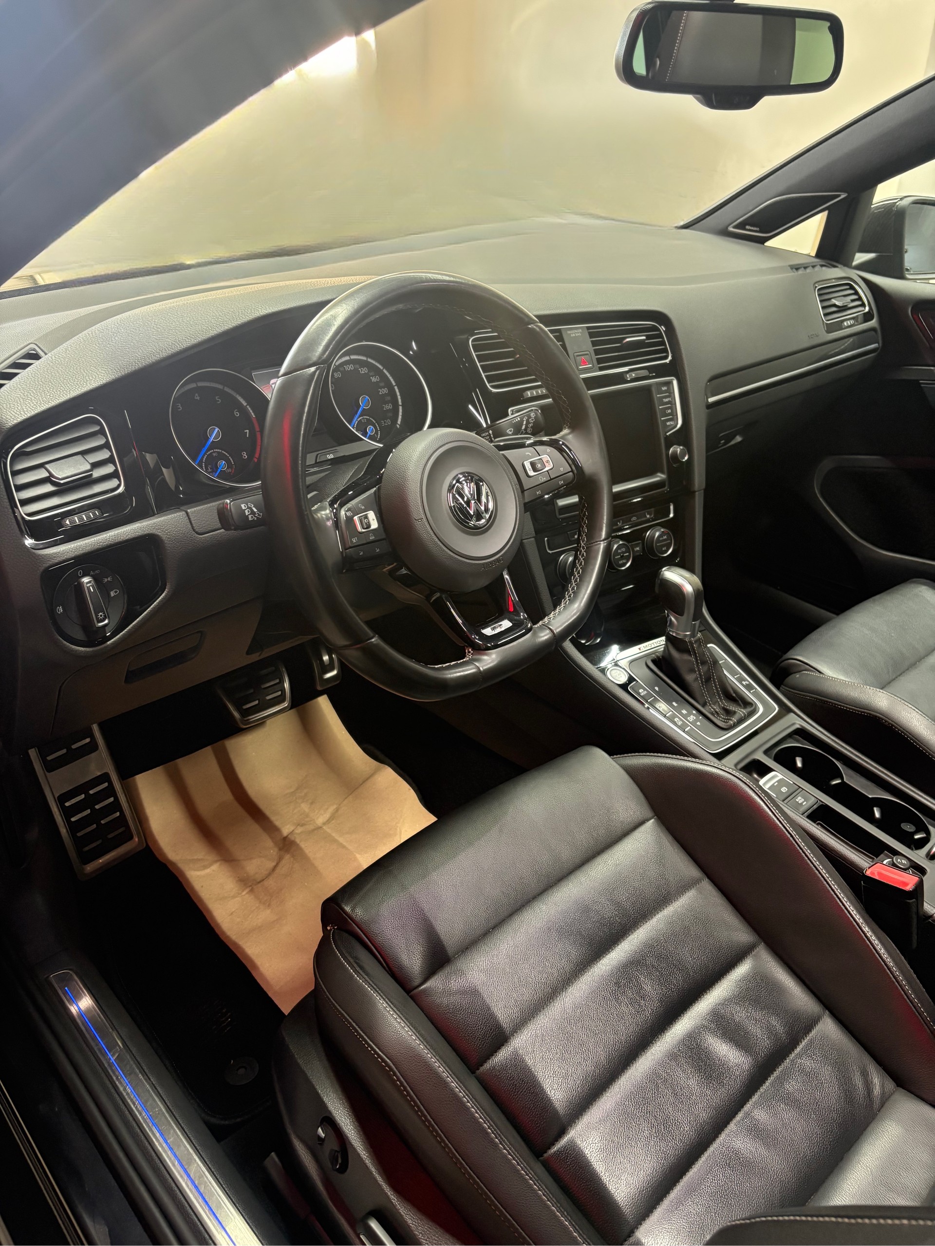 VW Golf Variant 2.0 TSI R 4 Motion DSG-image-7