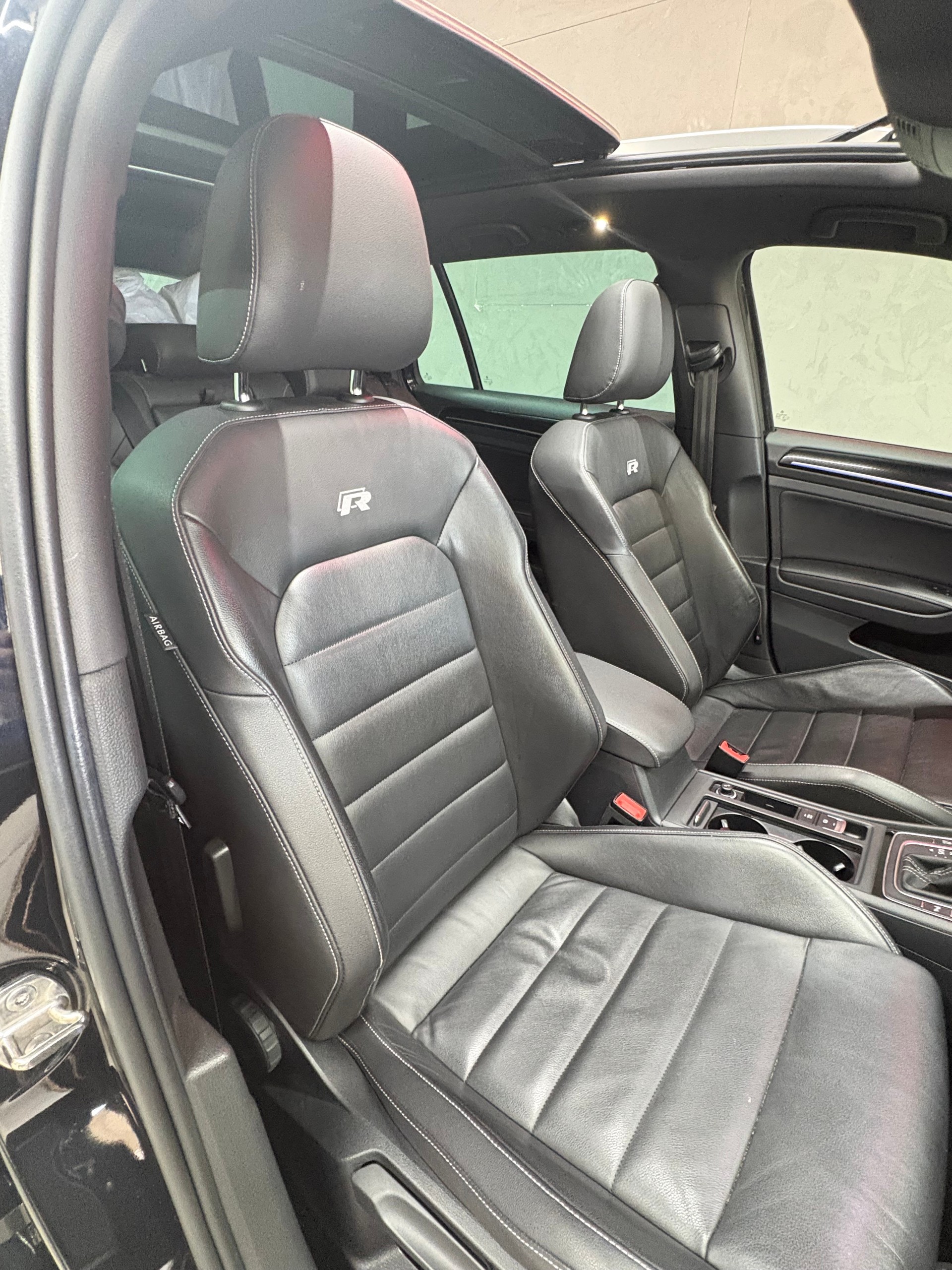 VW Golf Variant 2.0 TSI R 4 Motion DSG-image-8
