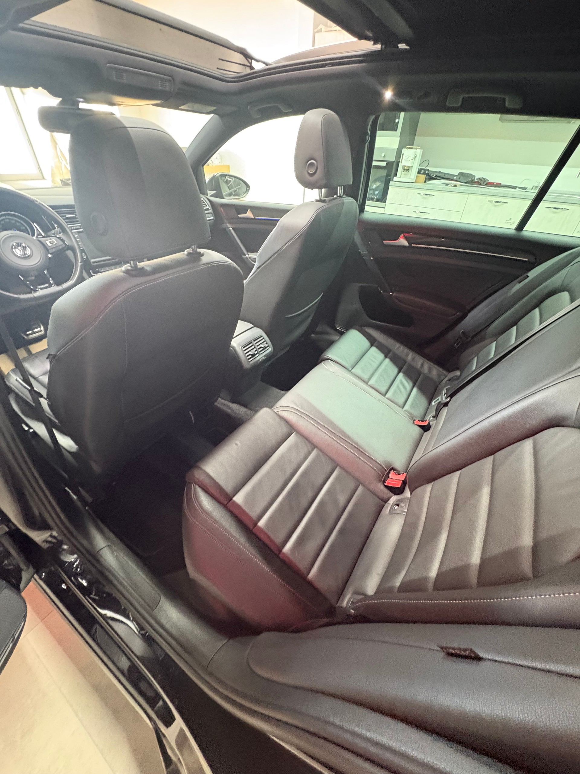 VW Golf Variant 2.0 TSI R 4 Motion DSG-image-11
