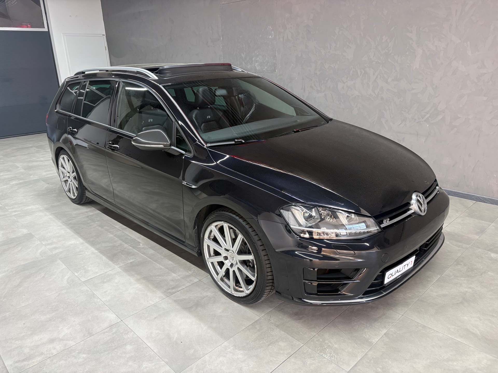 VW Golf Variant 2.0 TSI R 4 Motion DSG-image-1