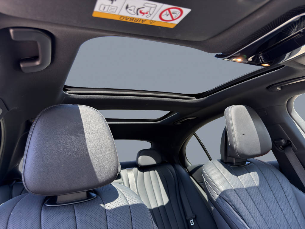 MERCEDES-BENZ E 300 e AMG Line 4matic-image-16