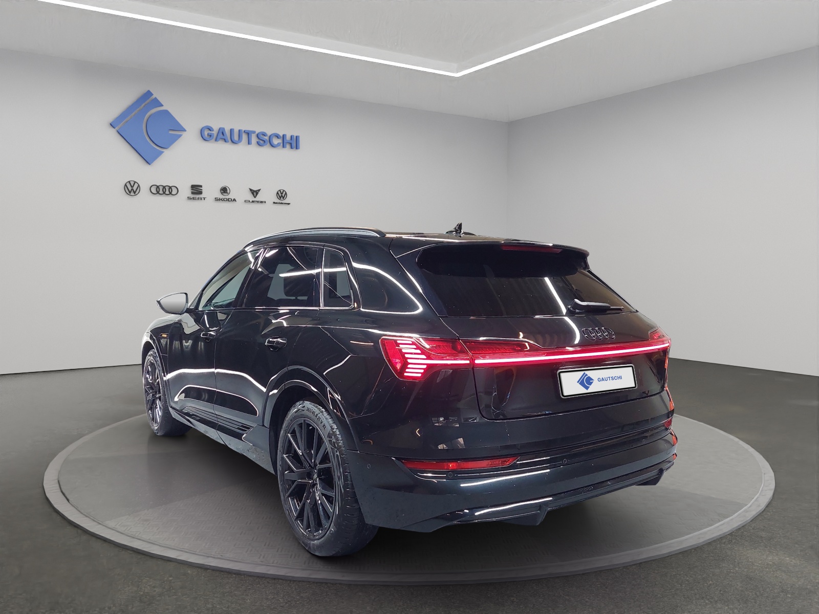 AUDI e-tron 55 S Line Black Edition quattro-image-2