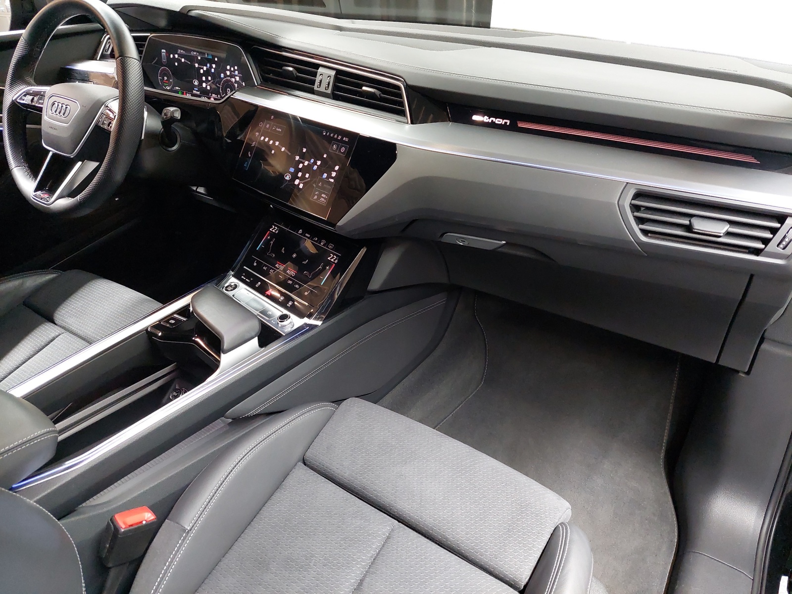 AUDI e-tron 55 S Line Black Edition quattro-image-9