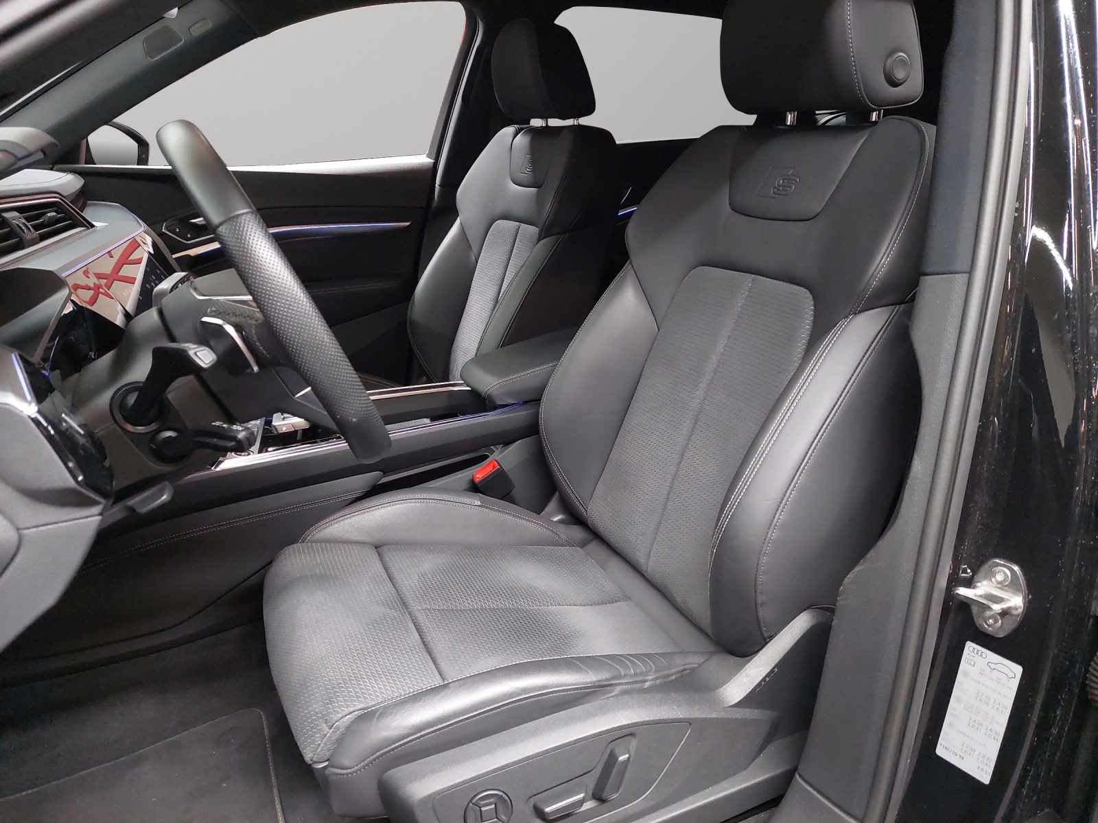 AUDI e-tron 55 S Line Black Edition quattro-image-5