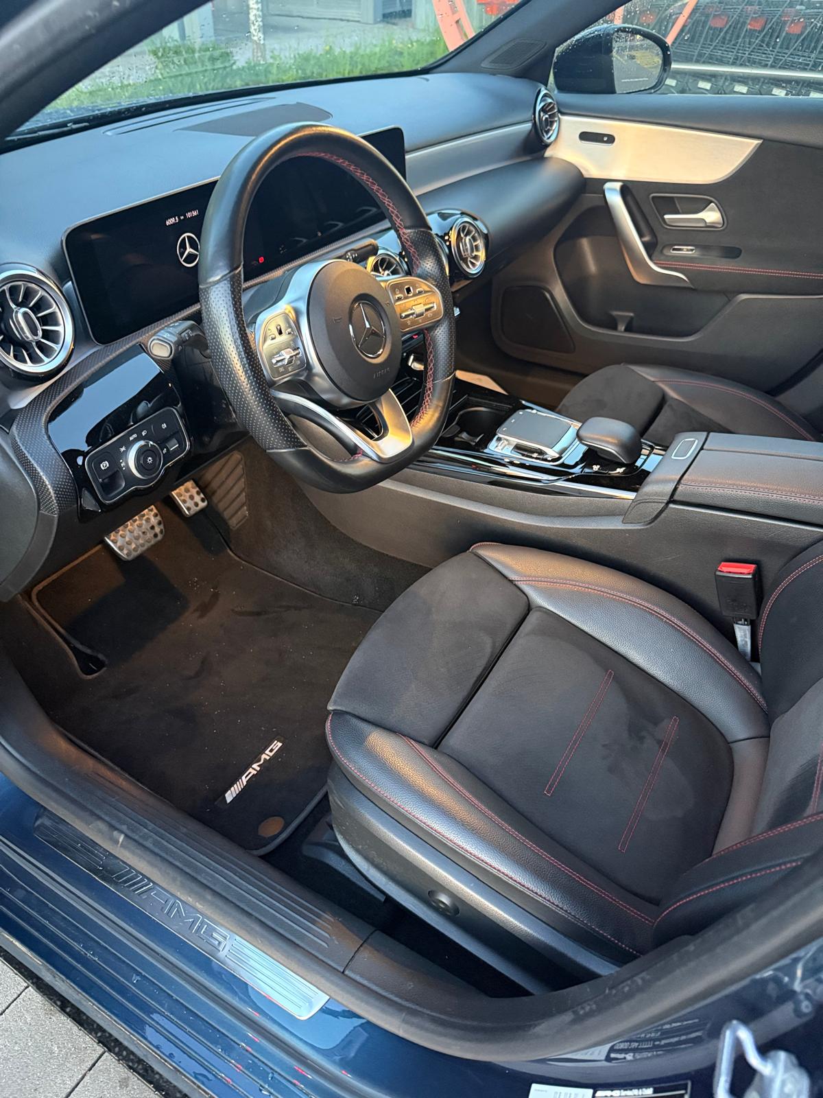 MERCEDES-BENZ A 35 AMG 4matic Speedshift-image-6